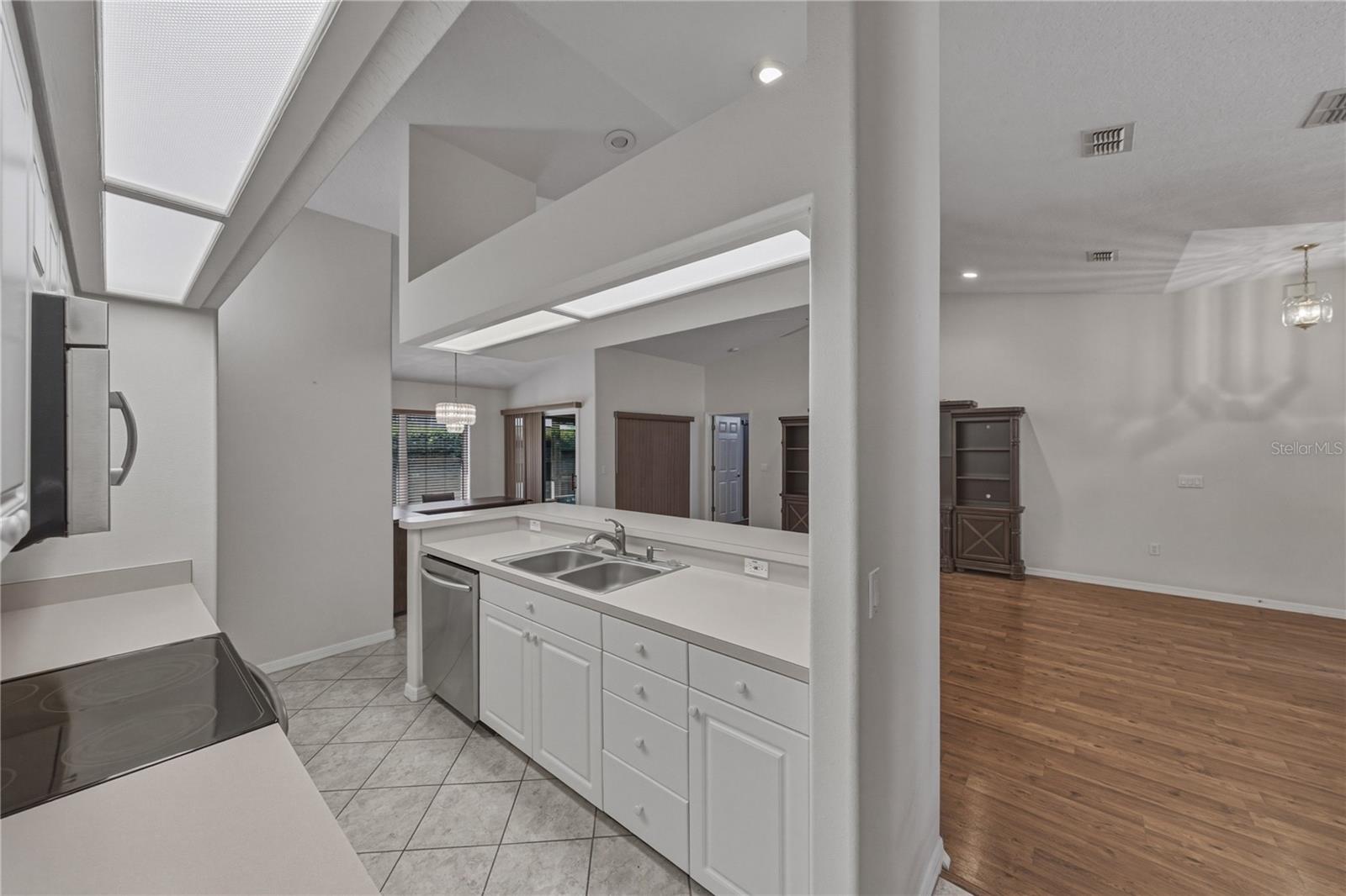 SILVER OAKS PH 01 - Residential