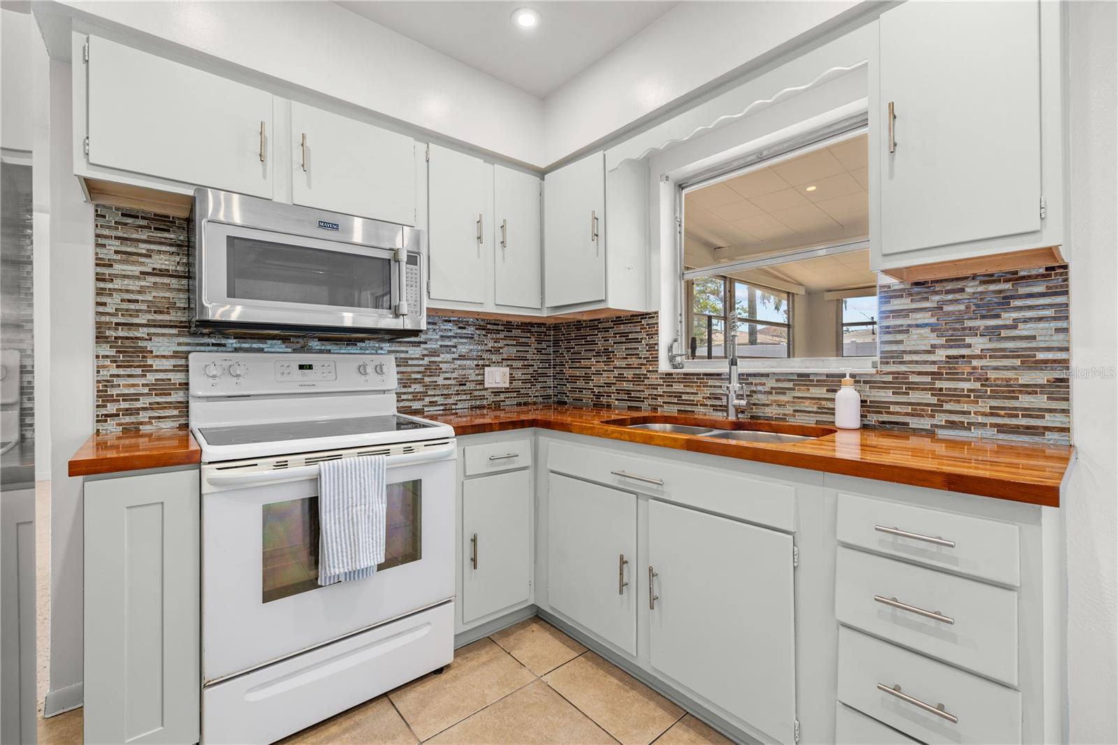 BAY PINES ESTATES - Residential
