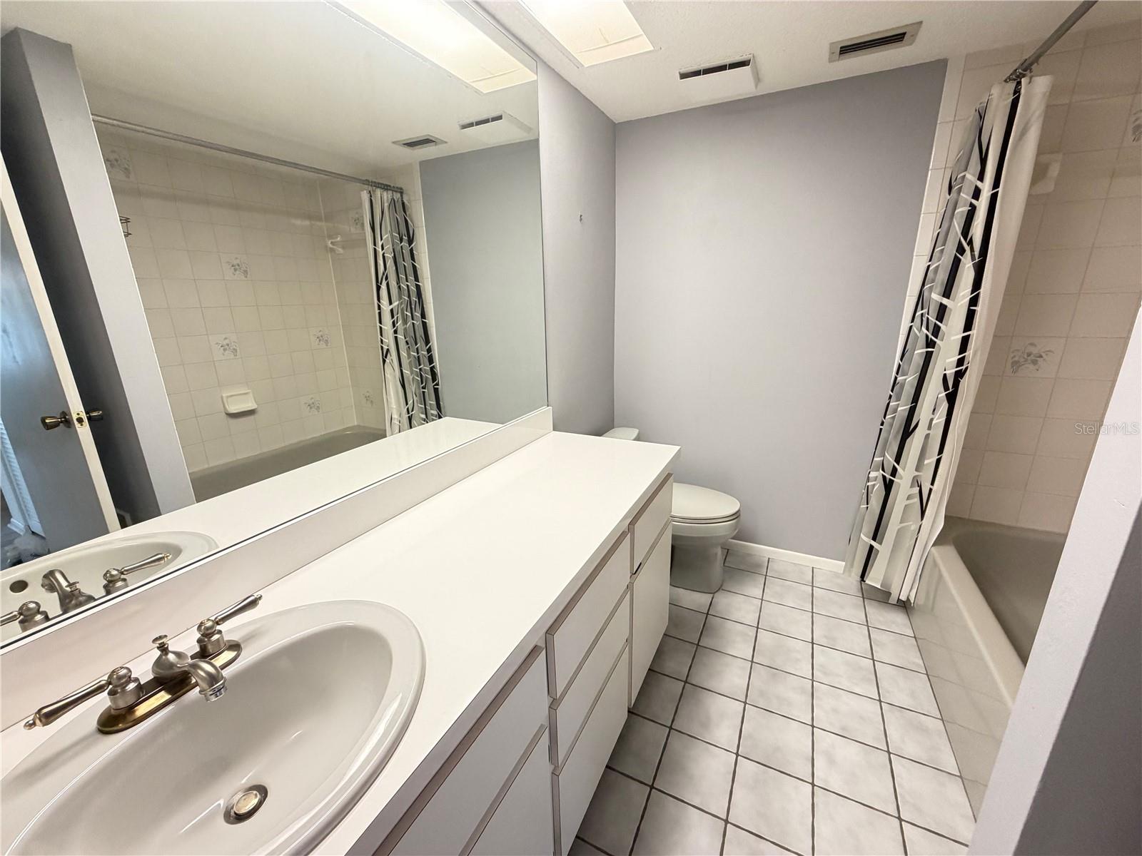 HOLIDAY LAKE VILLAS CONDO - Residential