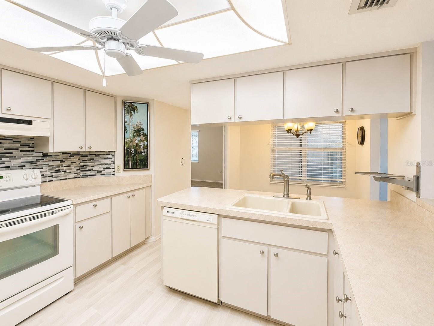 HOLIDAY LAKE VILLAS CONDO - Residential