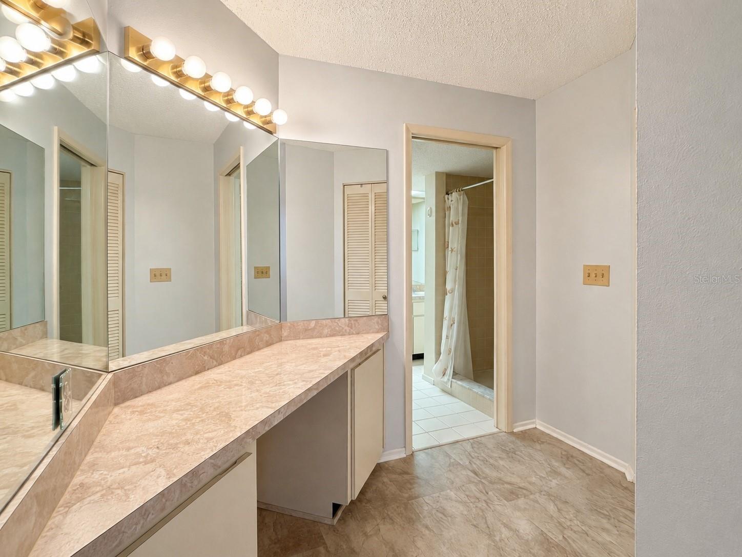 HOLIDAY LAKE VILLAS CONDO - Residential