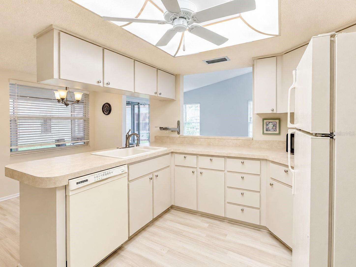 HOLIDAY LAKE VILLAS CONDO - Residential