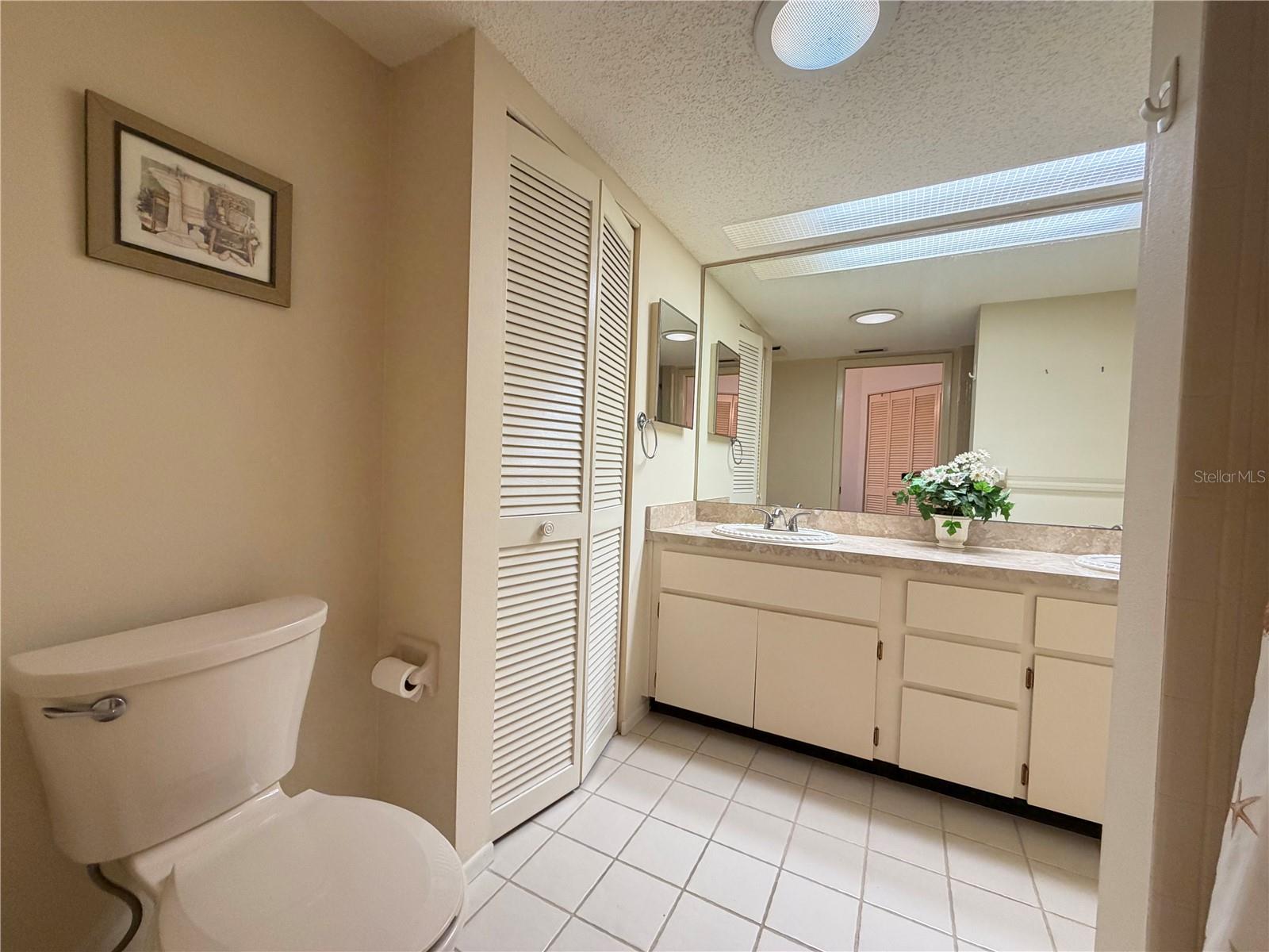 HOLIDAY LAKE VILLAS CONDO - Residential