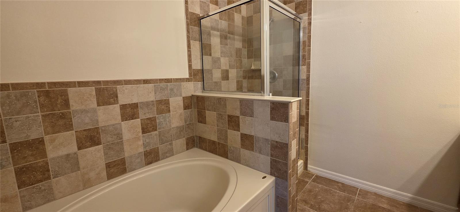 HIGHLAND GLEN - Residential Lease