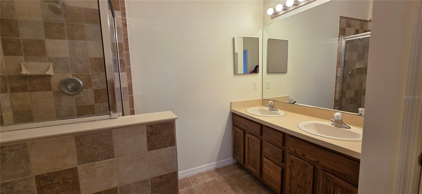 HIGHLAND GLEN - Residential Lease