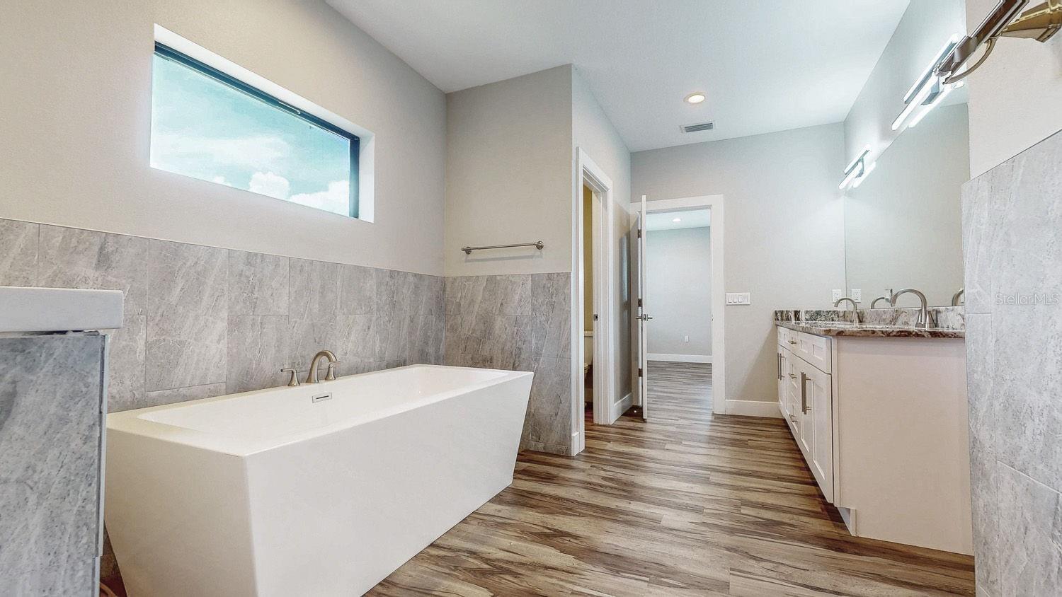MAC FARLANE PARK - Residential Lease