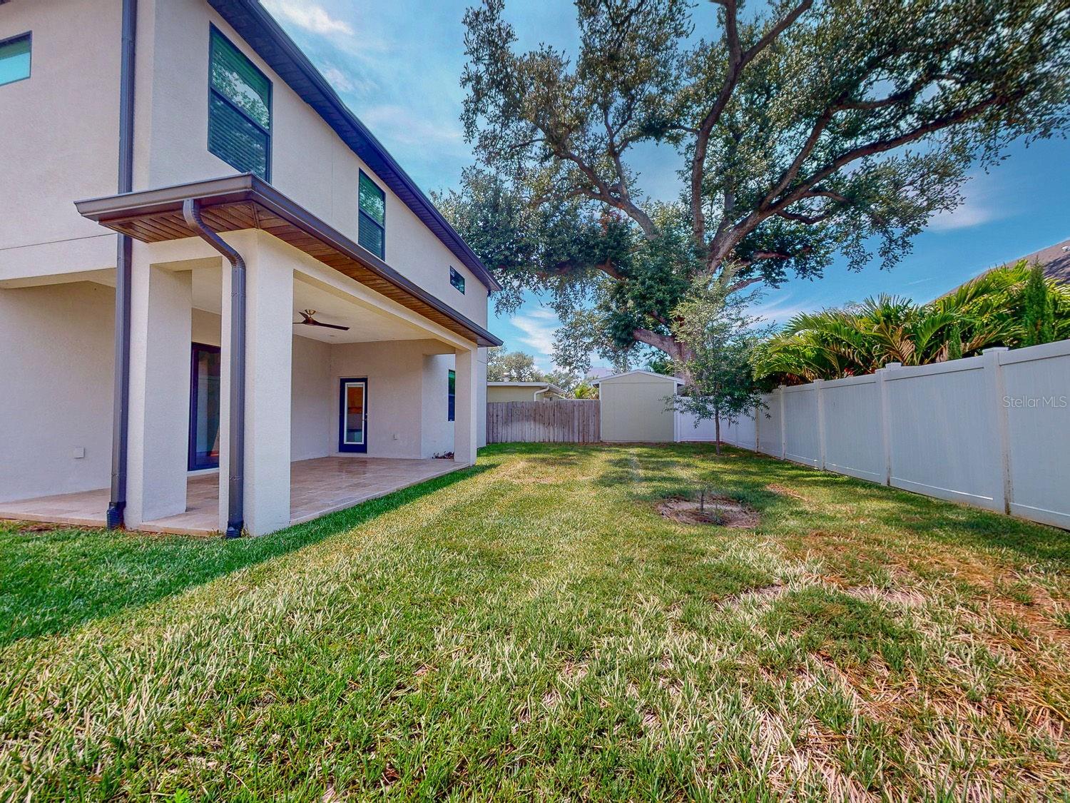 MAC FARLANE PARK - Residential Lease