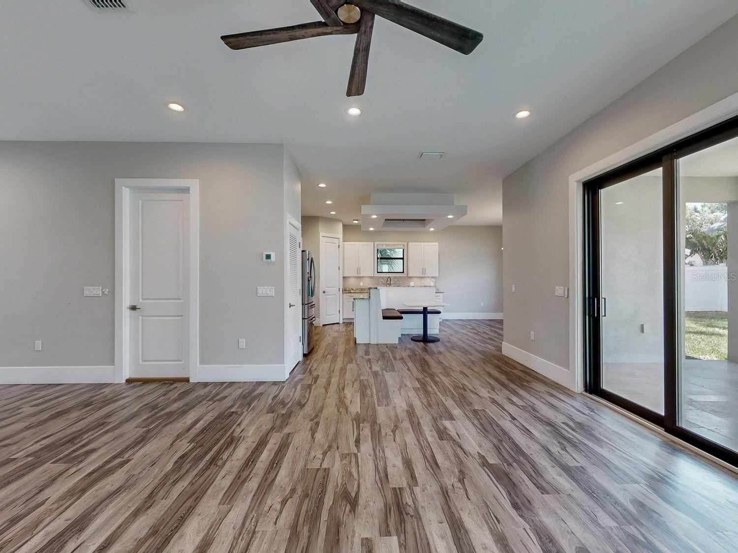 MAC FARLANE PARK - Residential Lease