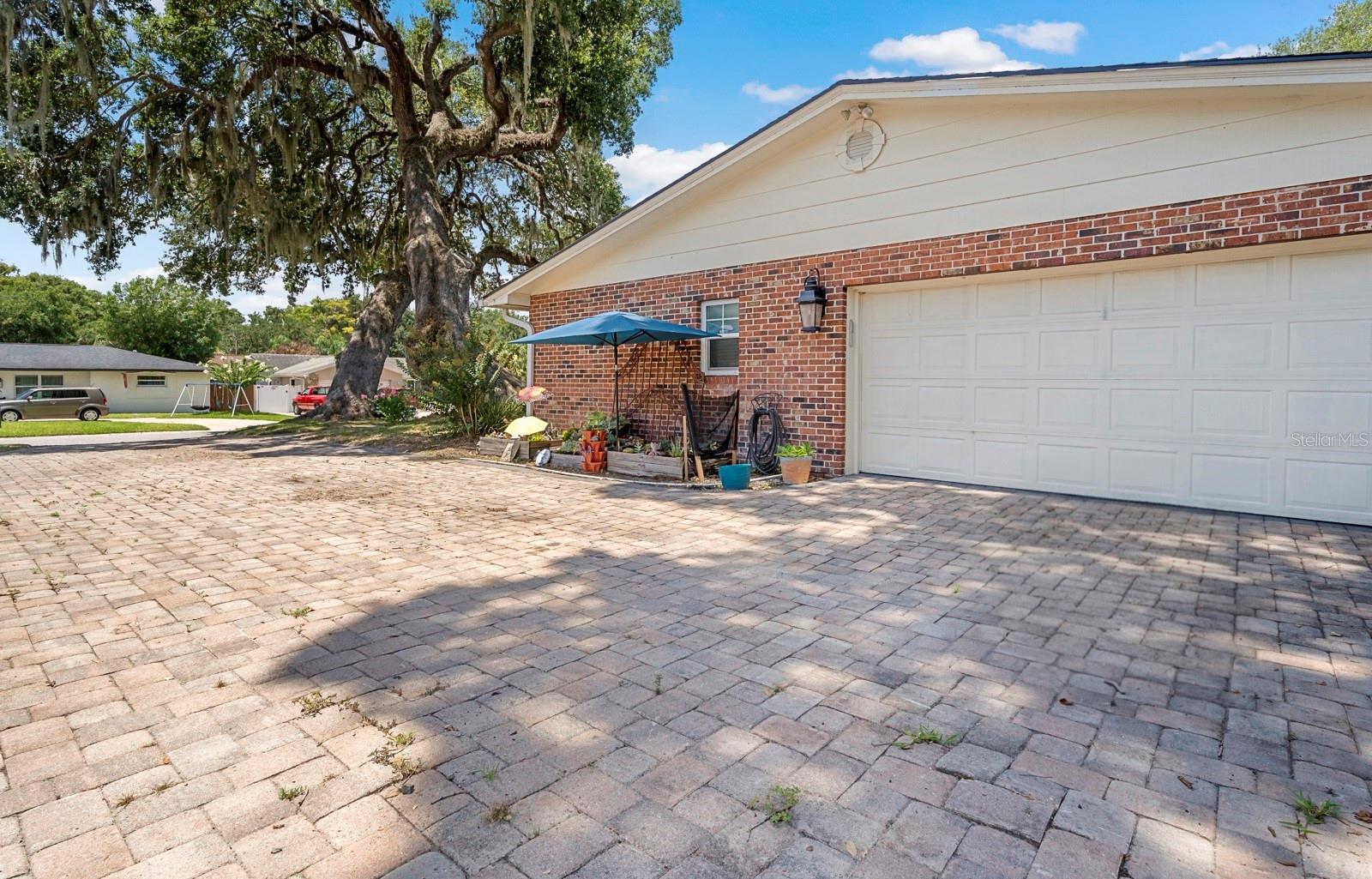 FAIRLAWN MANOR - Residential