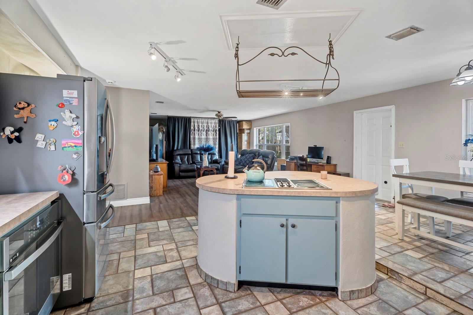 FAIRLAWN MANOR - Residential
