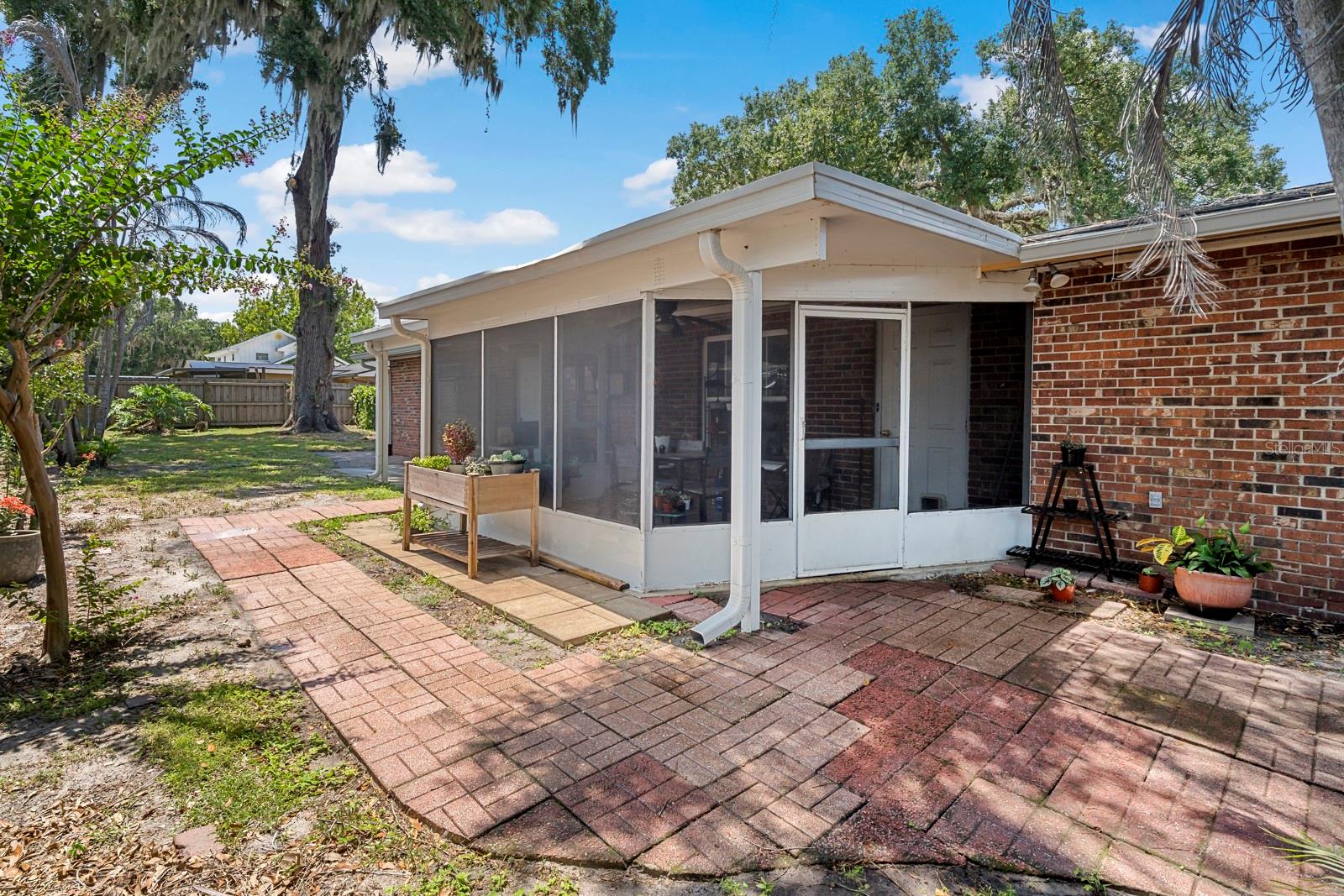 FAIRLAWN MANOR - Residential