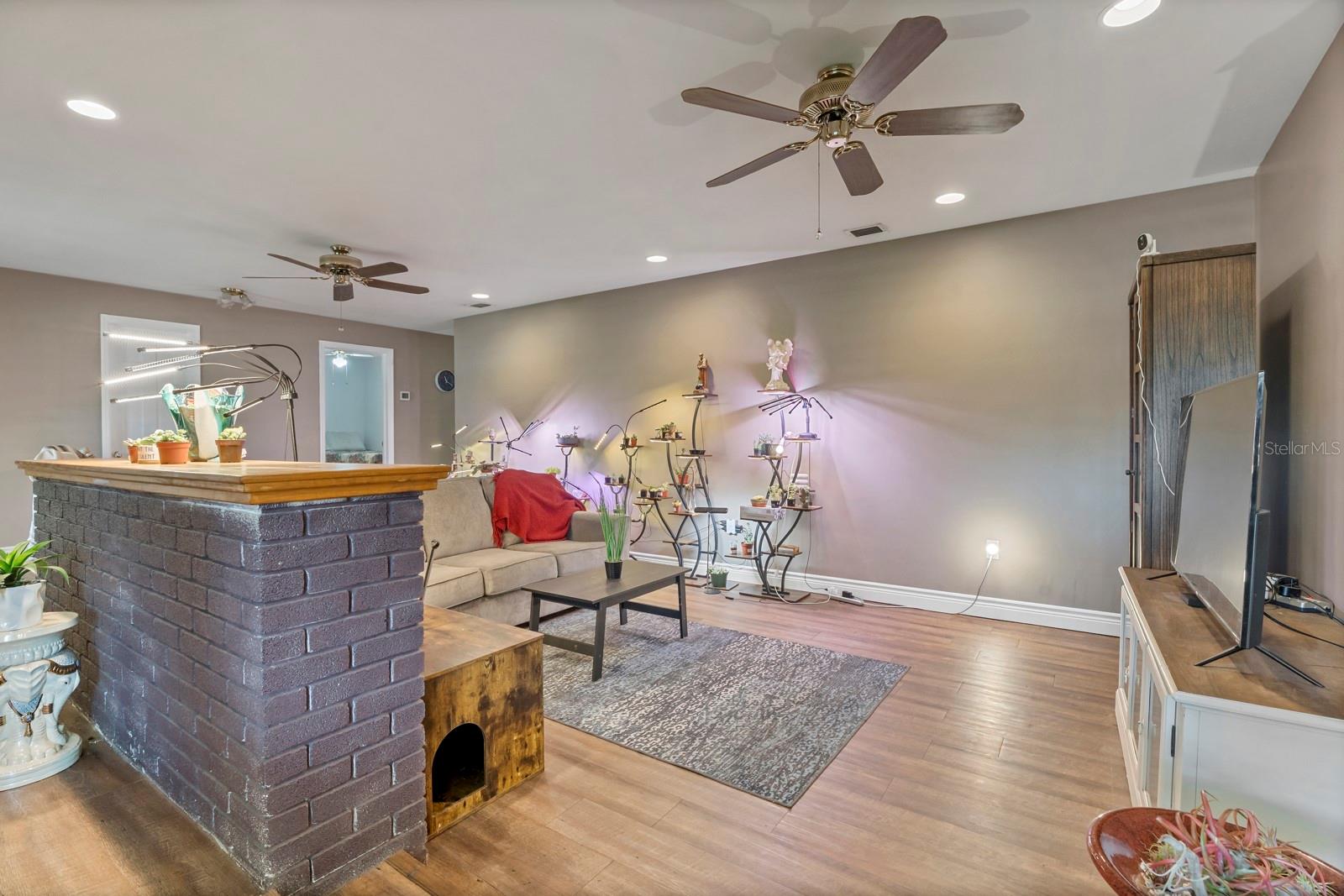 FAIRLAWN MANOR - Residential