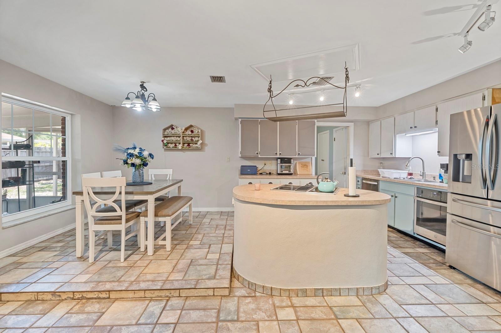 FAIRLAWN MANOR - Residential