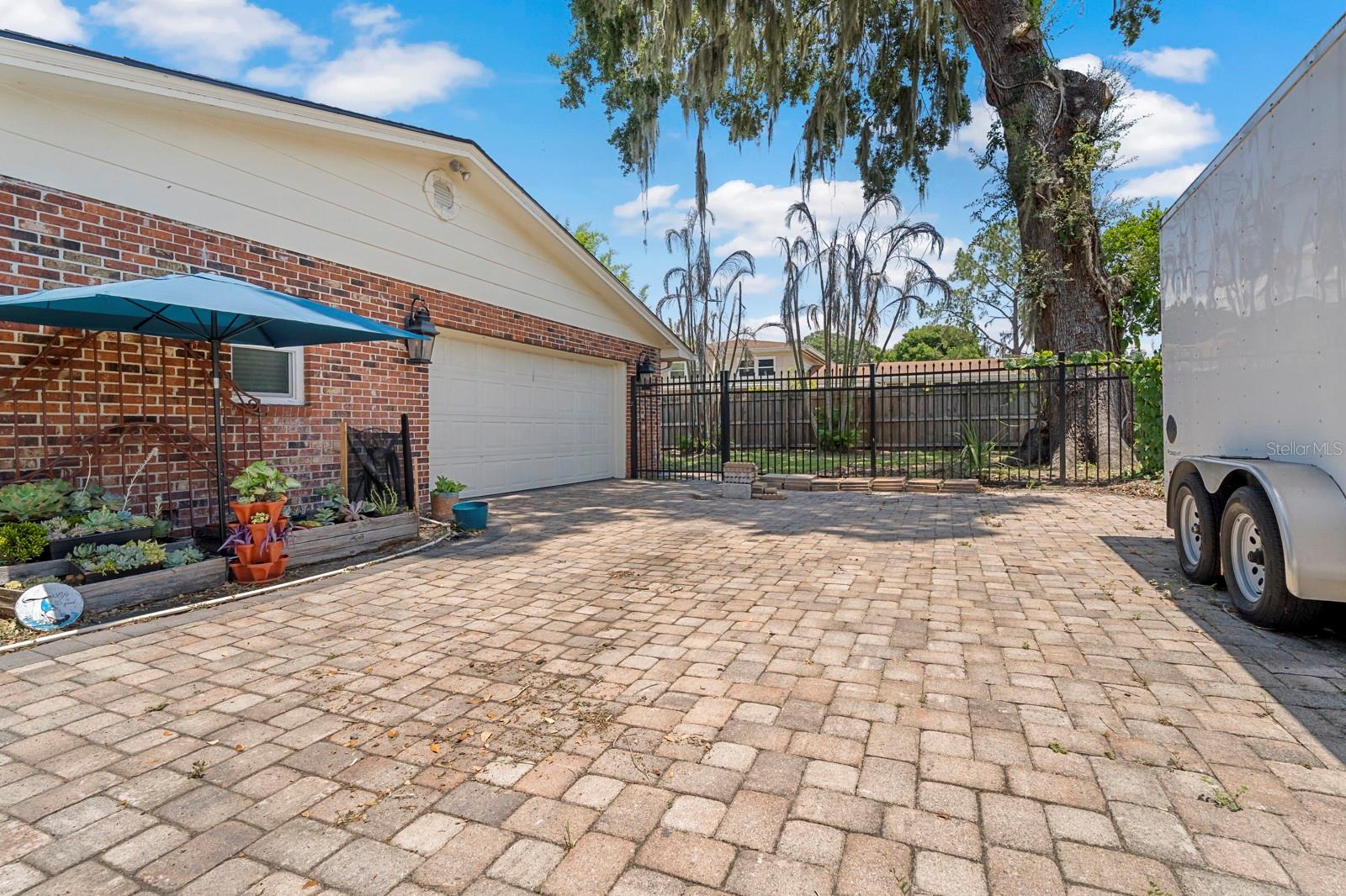 FAIRLAWN MANOR - Residential