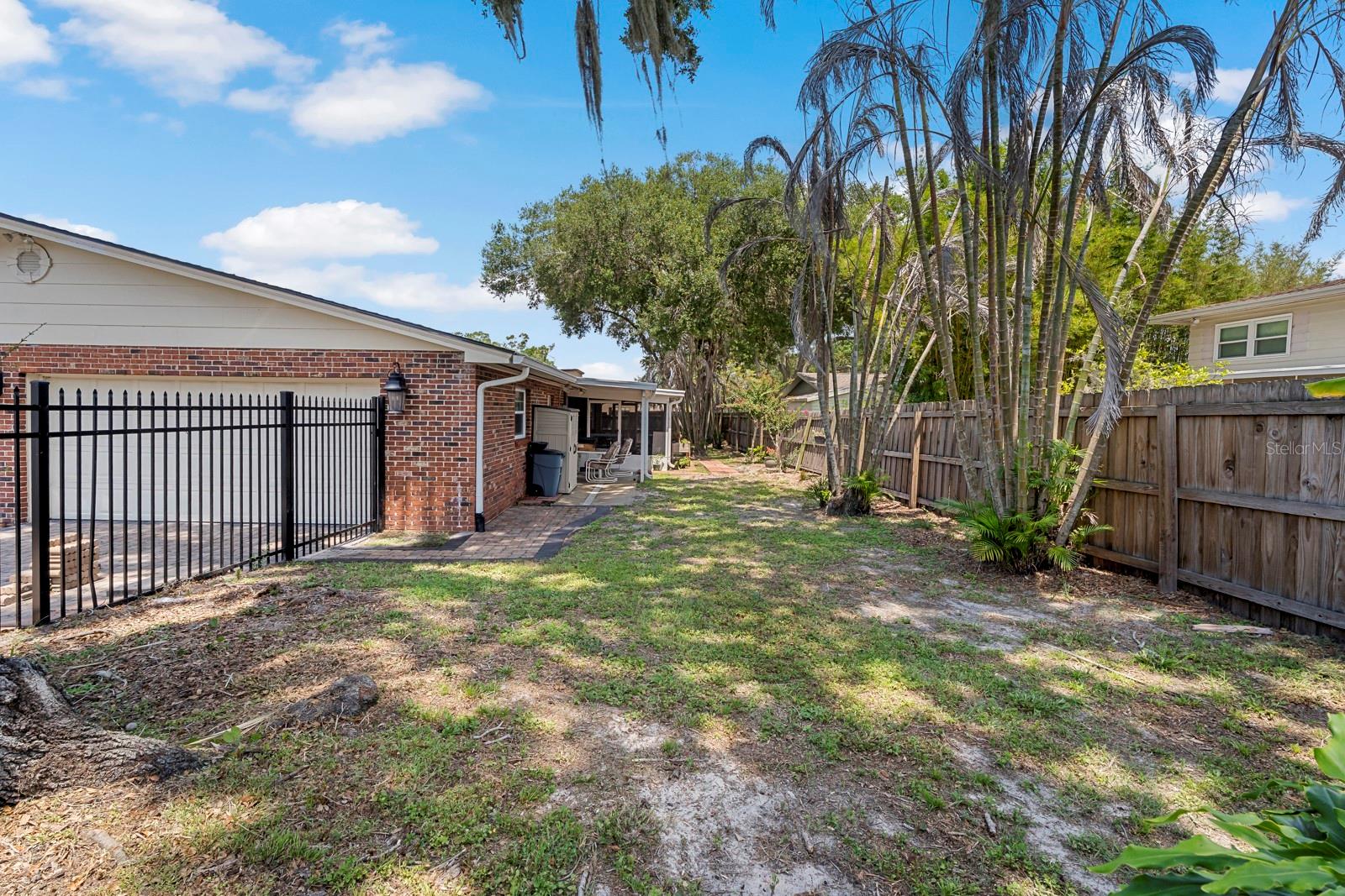FAIRLAWN MANOR - Residential