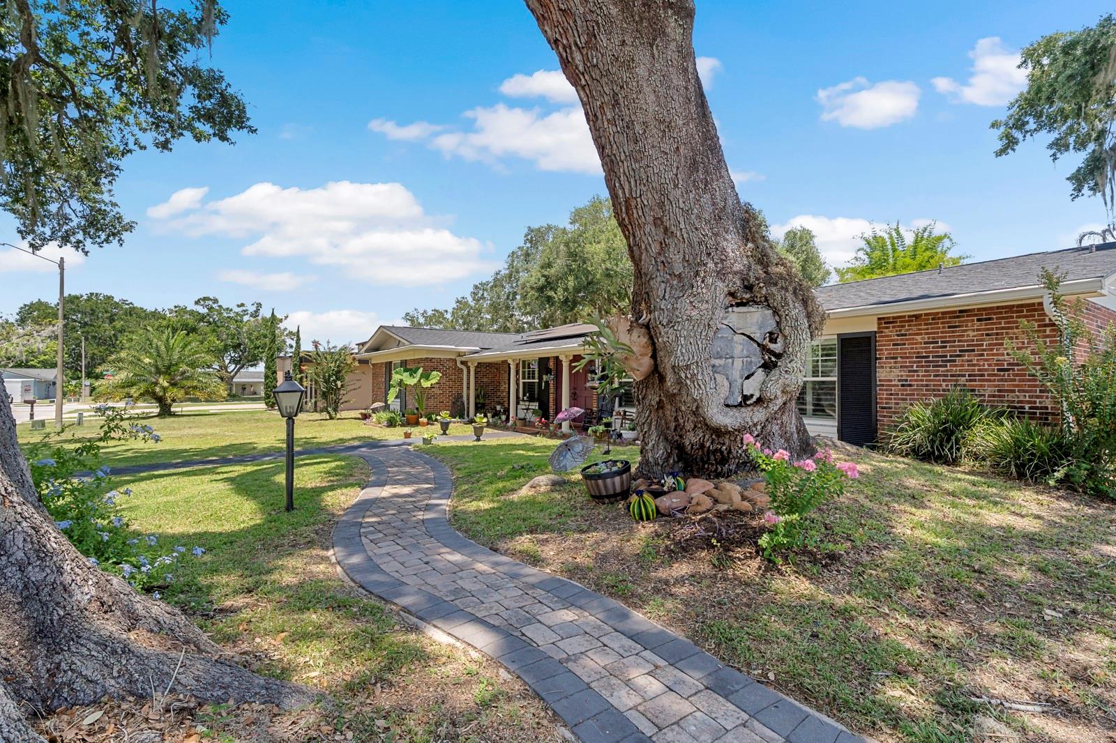 FAIRLAWN MANOR - Residential