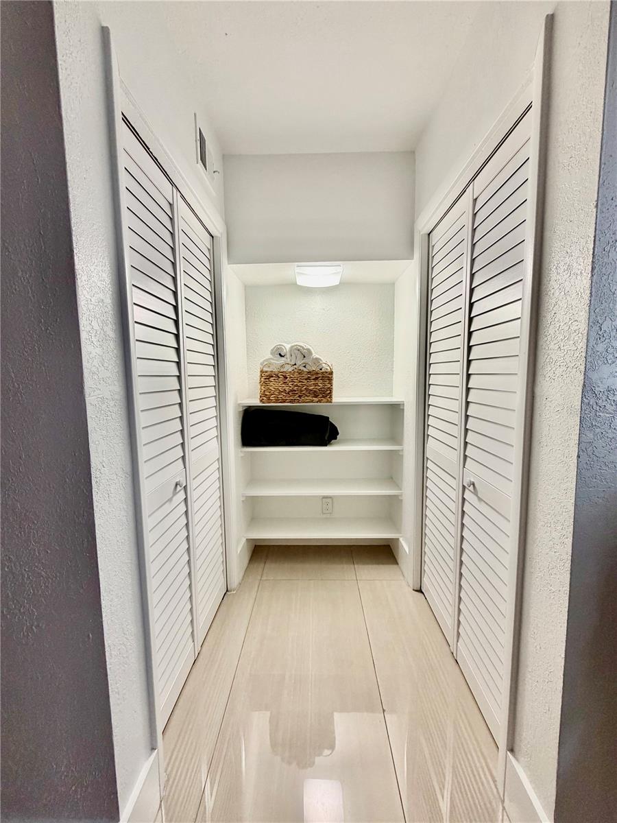 BAY CREST PARK UNIT 04 - Residential