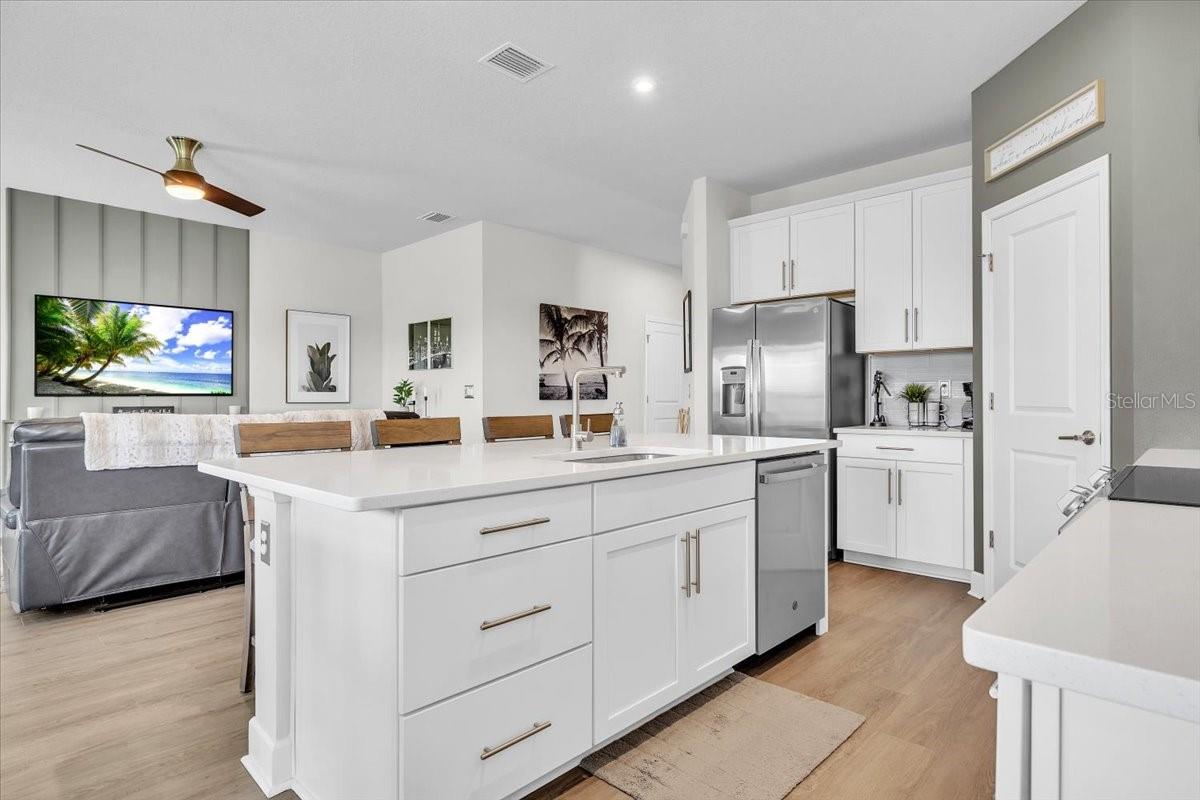 PALMS/WEST PORT - Residential