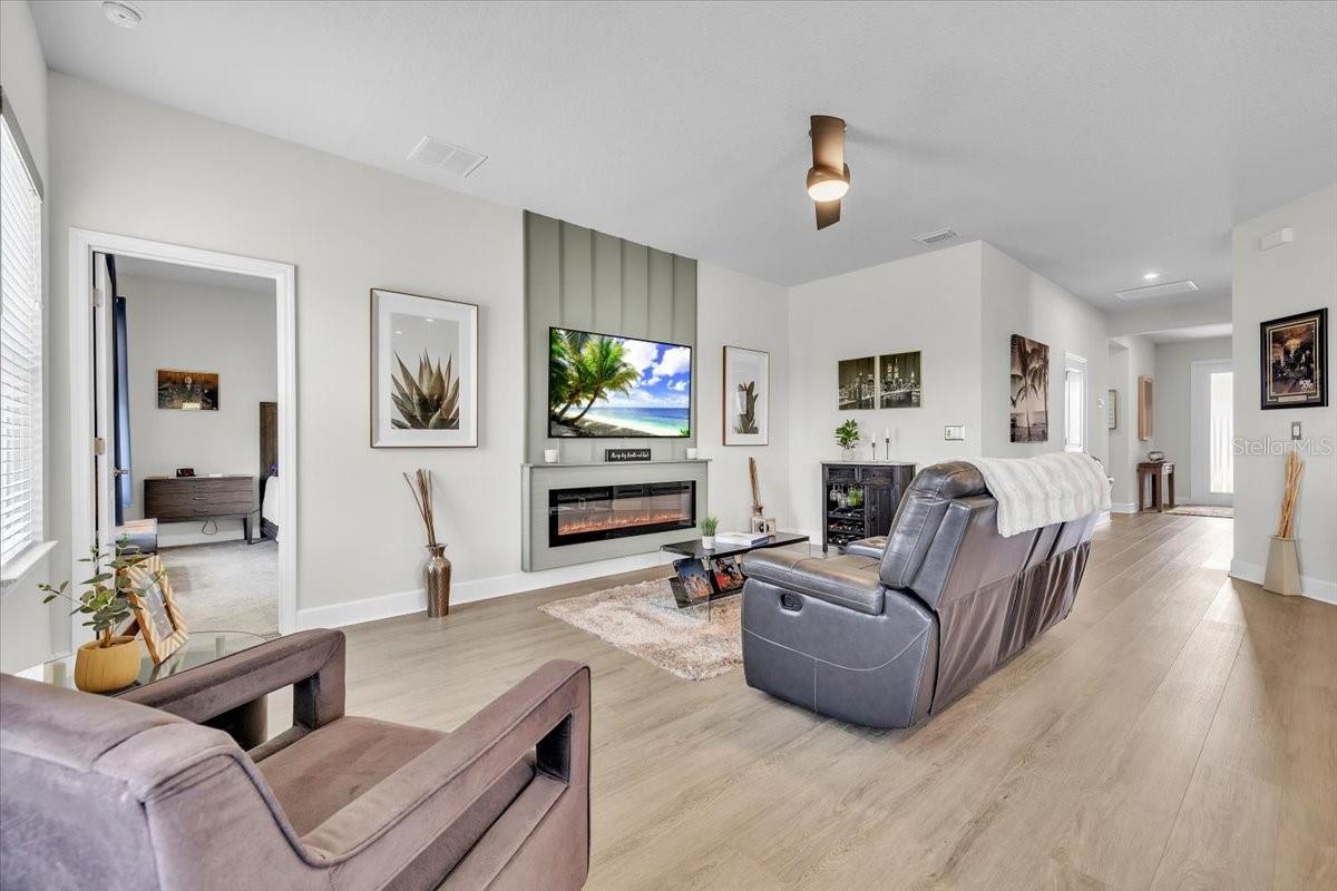 PALMS/WEST PORT - Residential