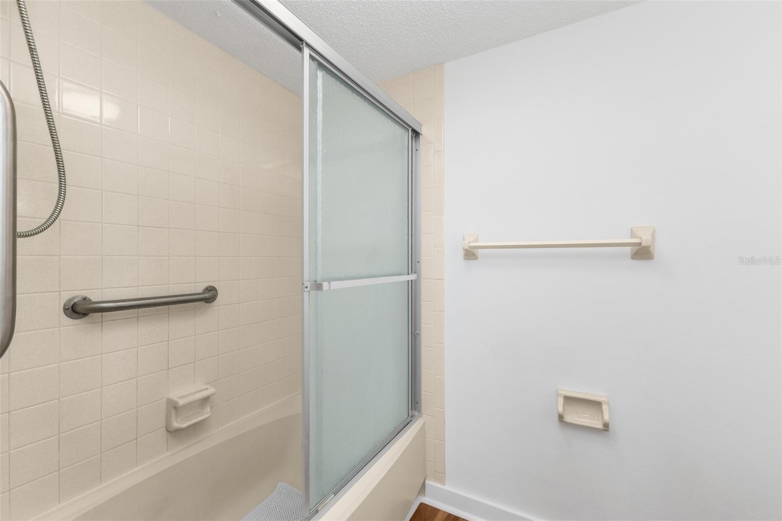 CAMBRIDGE HOUSE - Residential