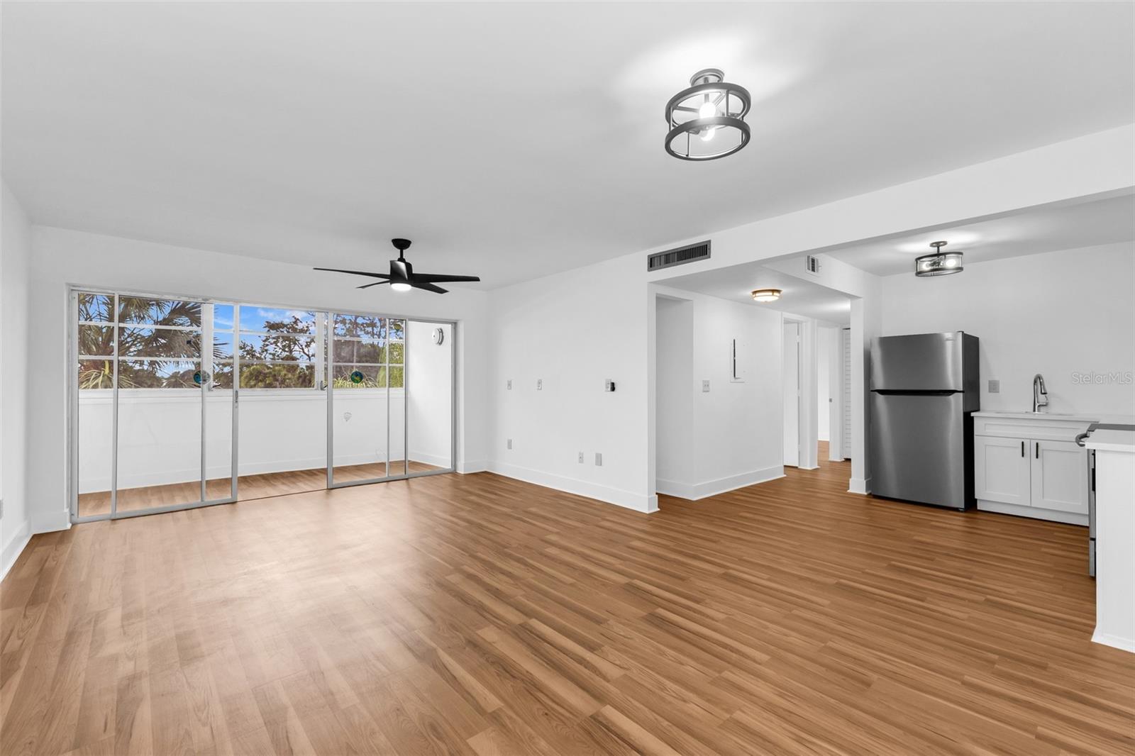 CAMBRIDGE HOUSE - Residential