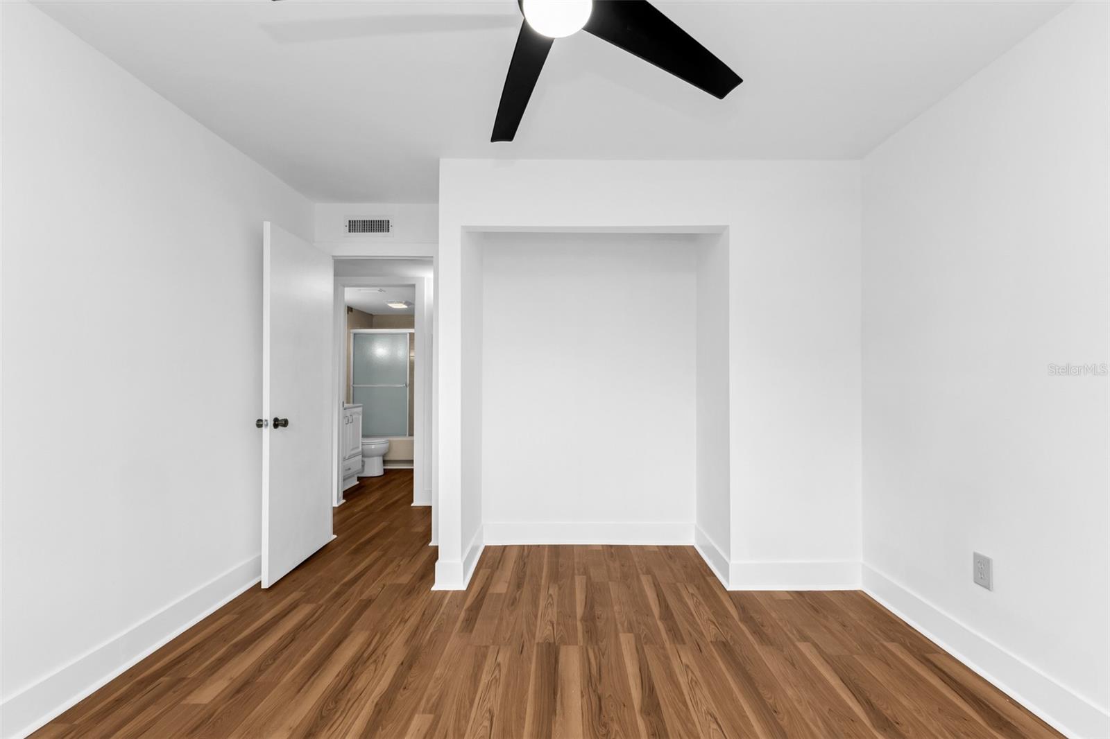 CAMBRIDGE HOUSE - Residential