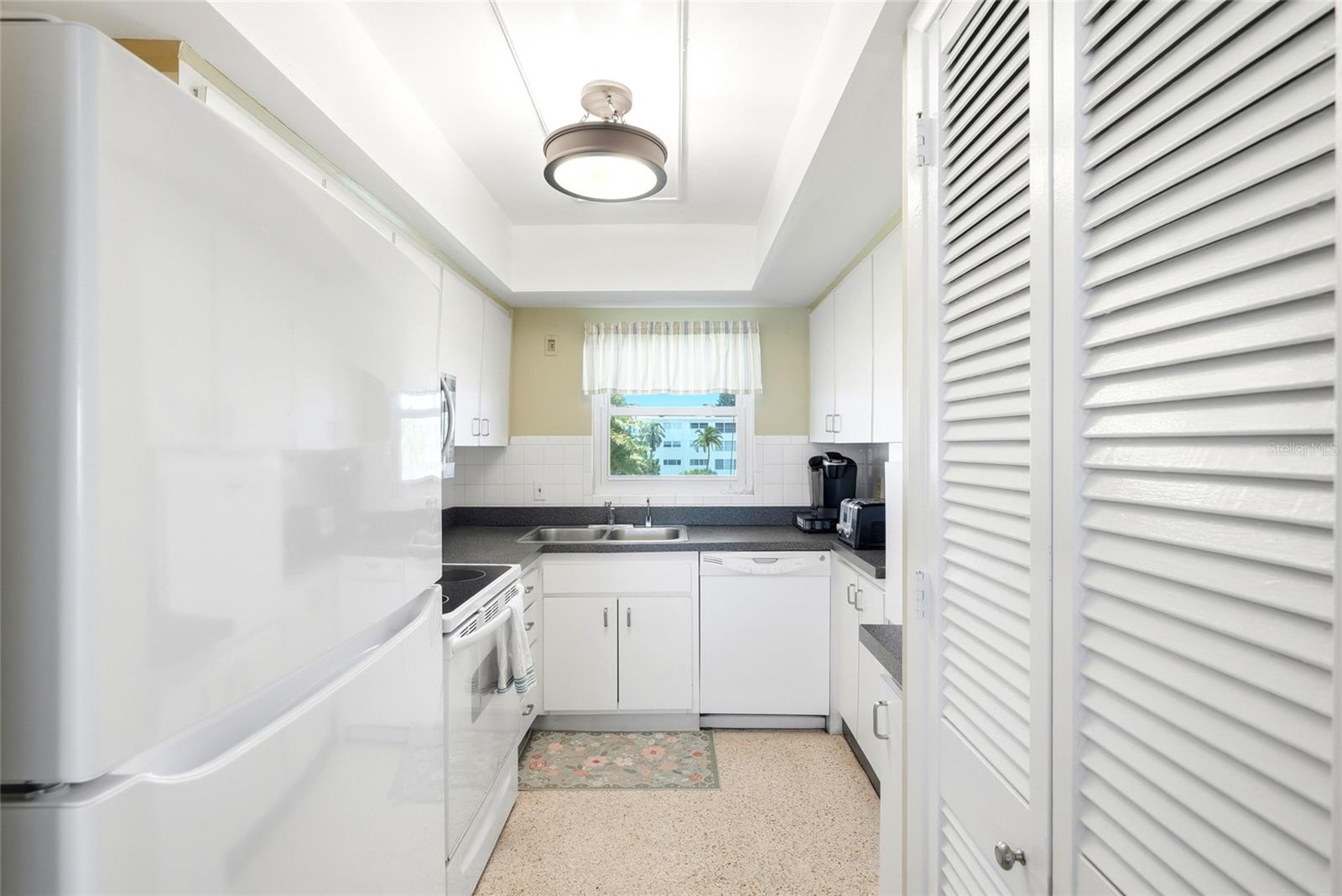 SYLVETTE CONDO - Residential