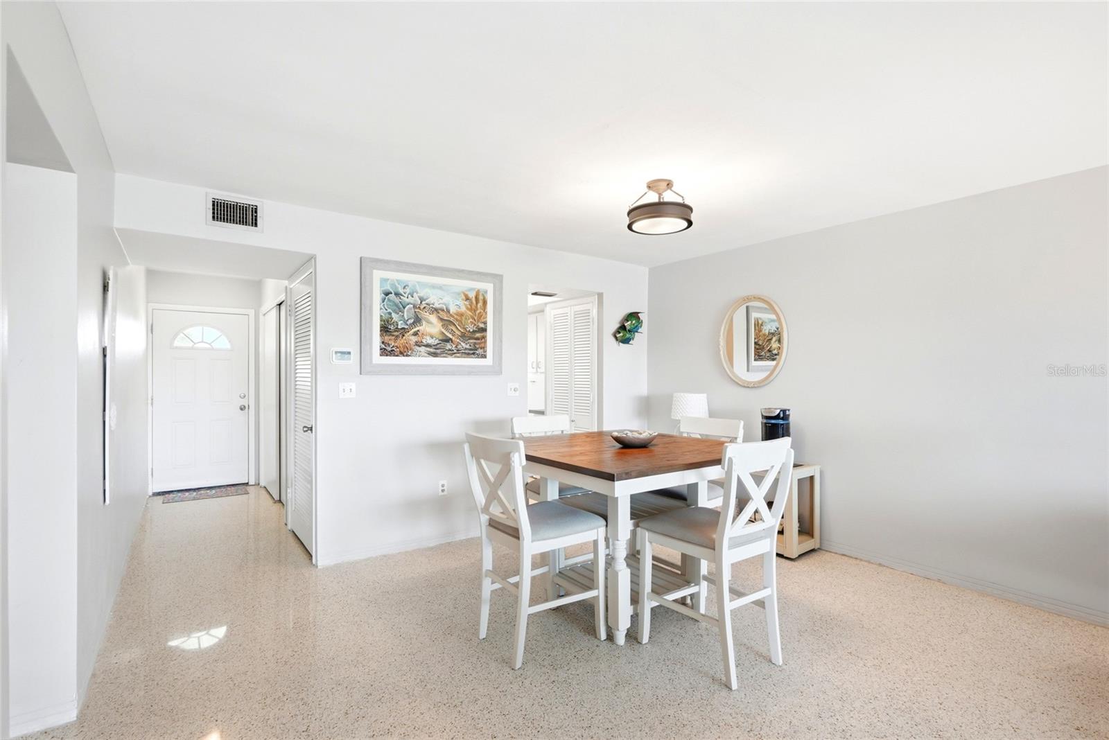SYLVETTE CONDO - Residential