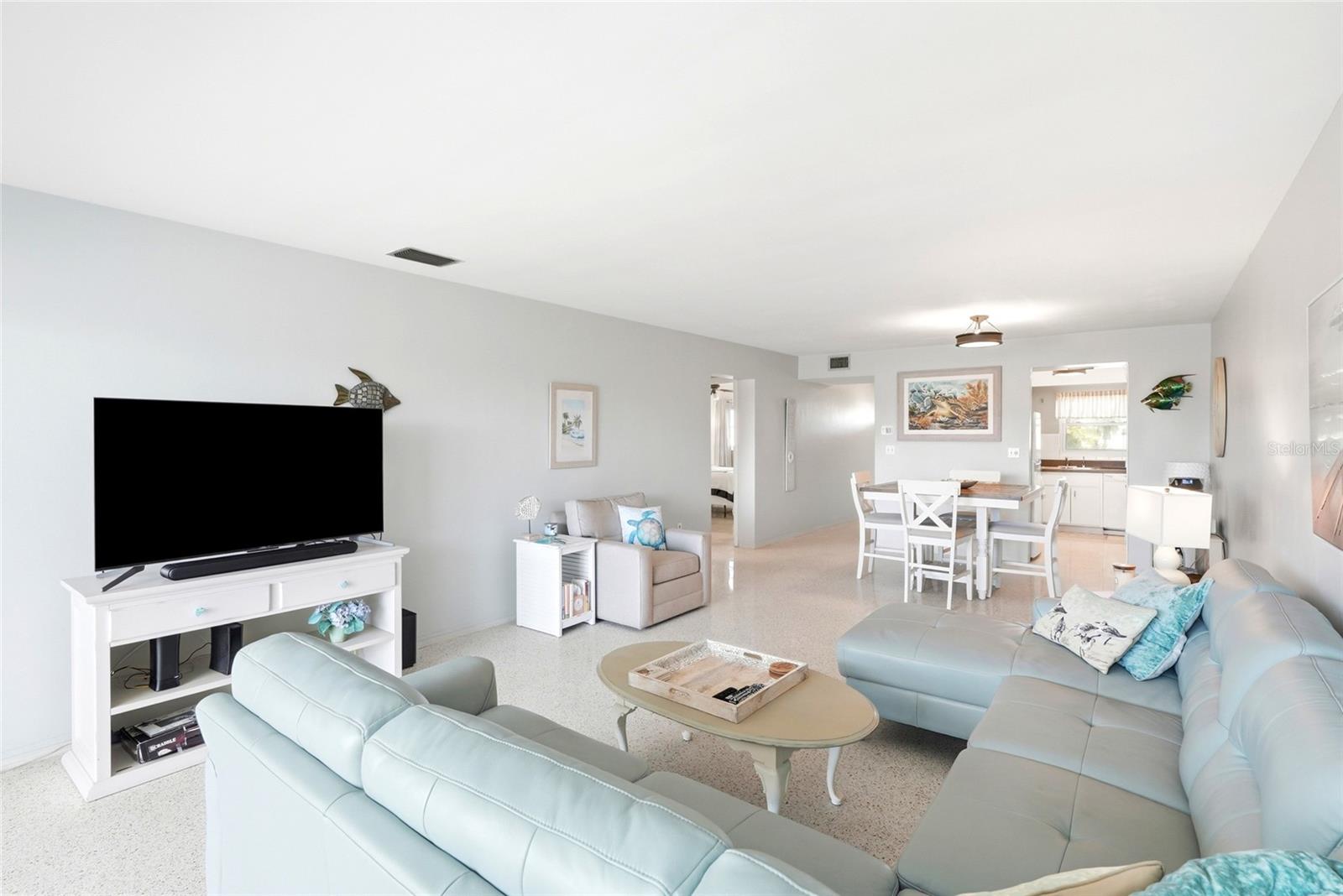 SYLVETTE CONDO - Residential