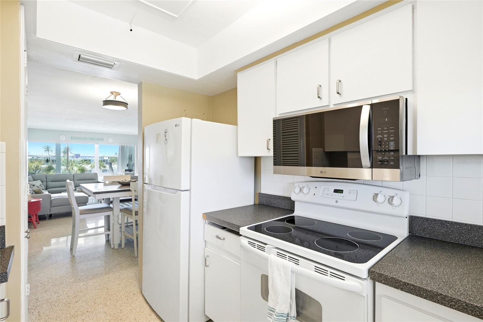 SYLVETTE CONDO - Residential