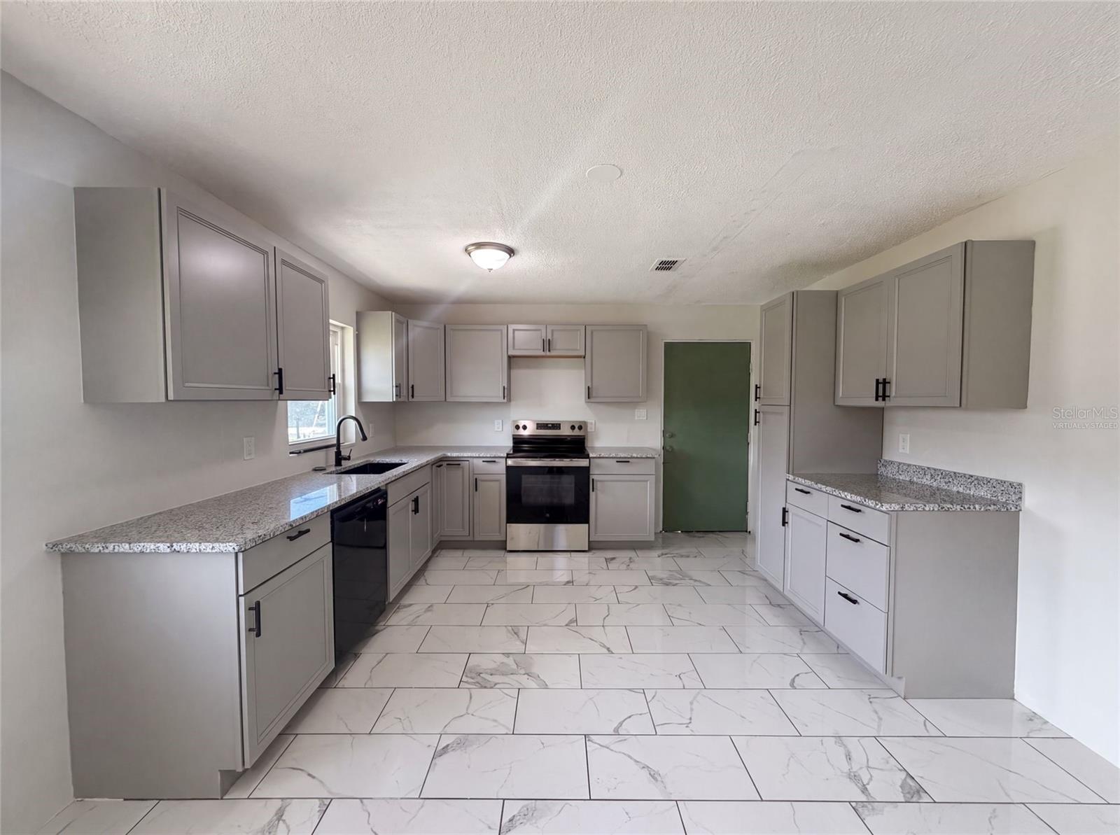 AVON PARK LAKES - Residential