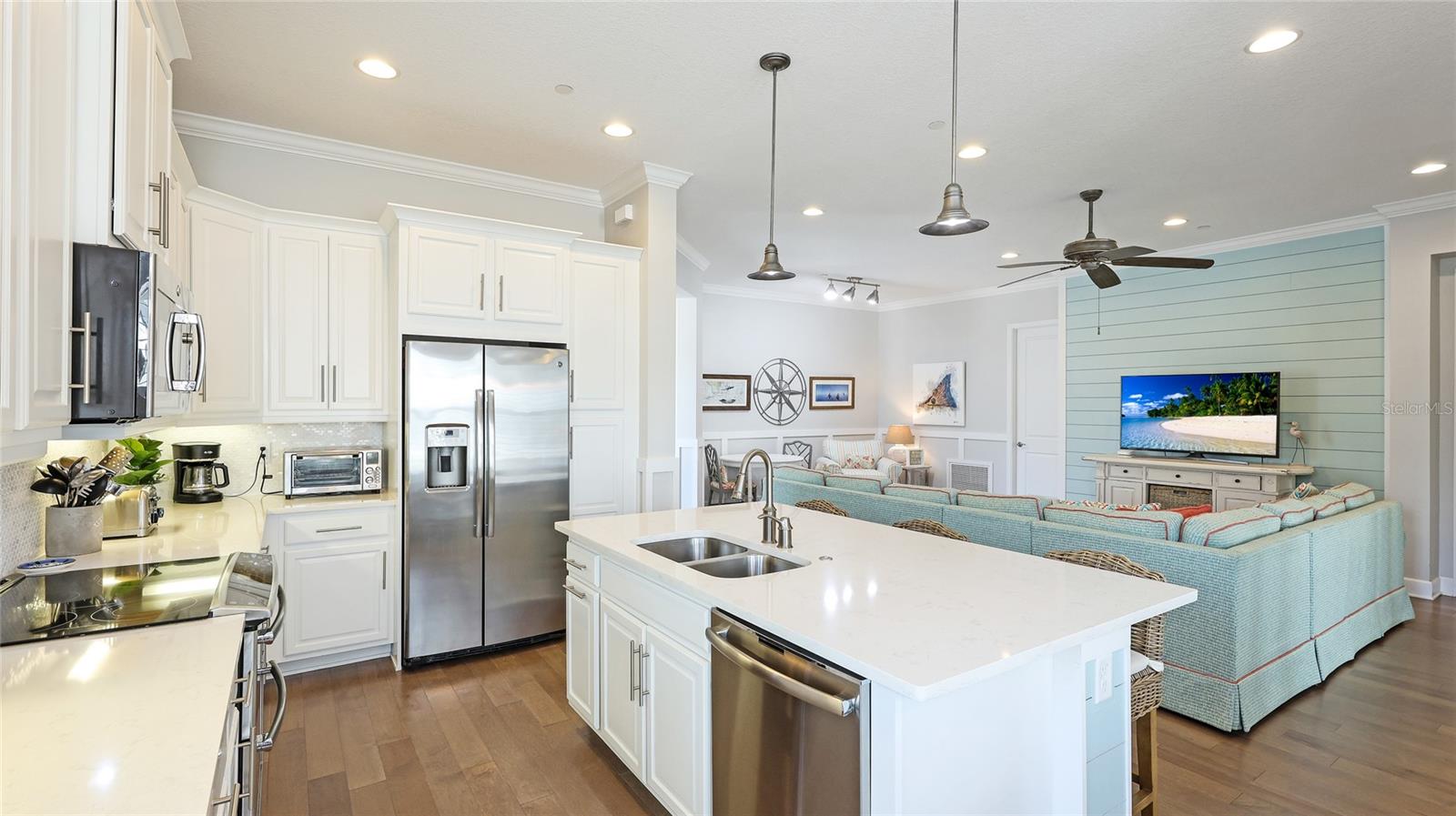 EDGEWATER WALK II ON HARBOUR IS 2,4,8-11 - Residential