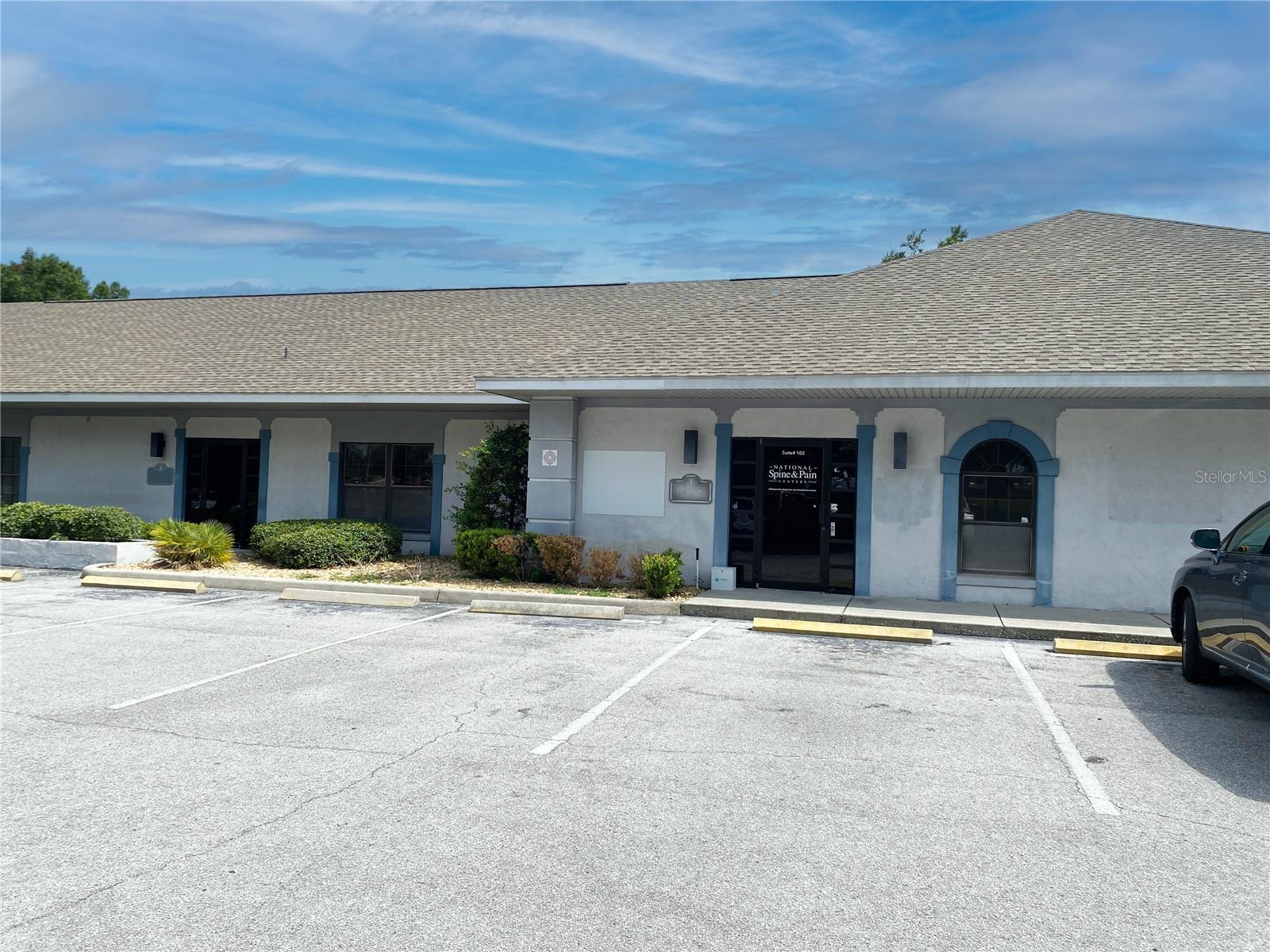 LADY LAKE PROF PLAZA SUITES - Commercial Lease
