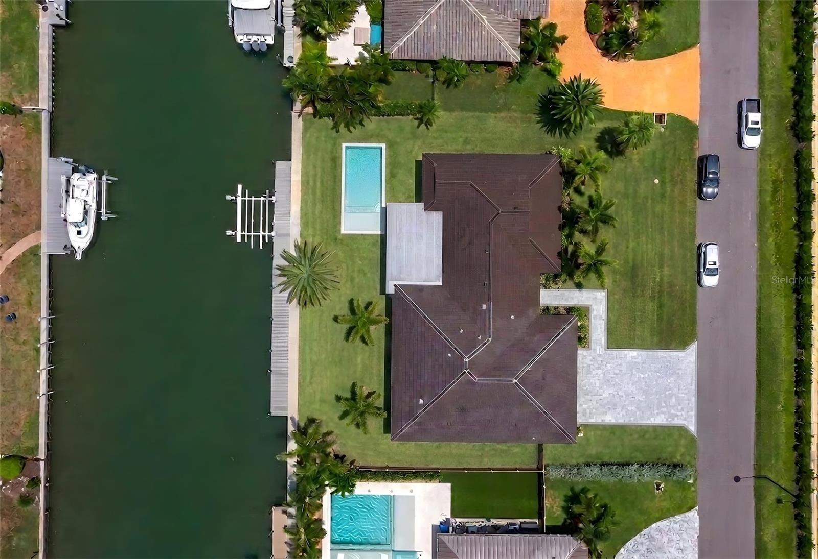 COUNTRY CLUB SHORES - Residential