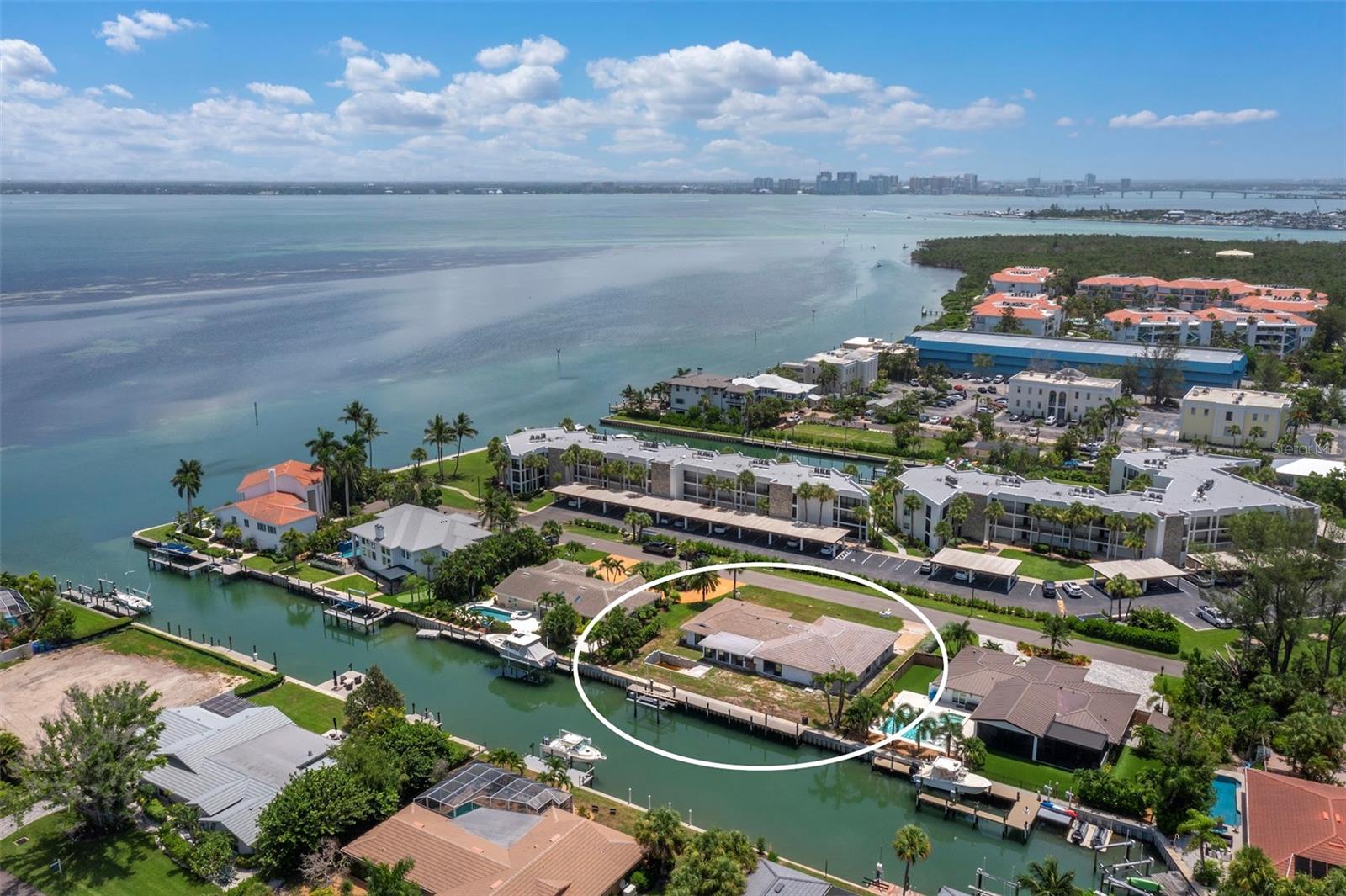COUNTRY CLUB SHORES - Residential