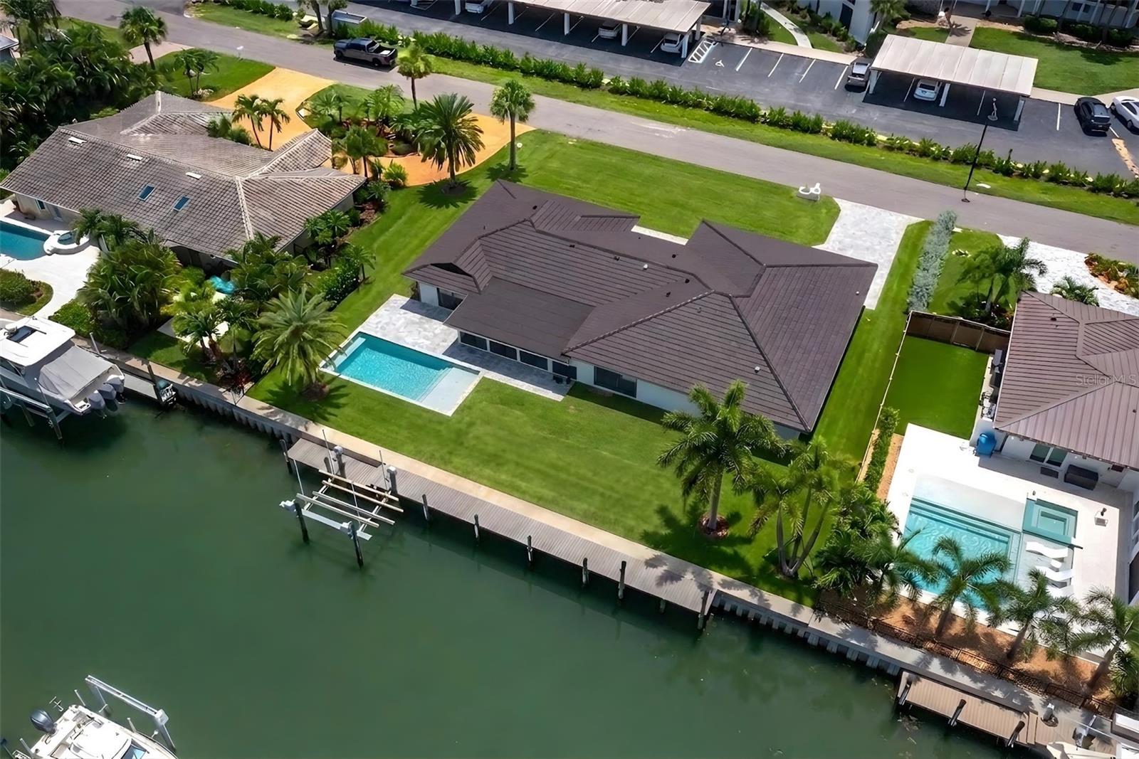 COUNTRY CLUB SHORES - Residential