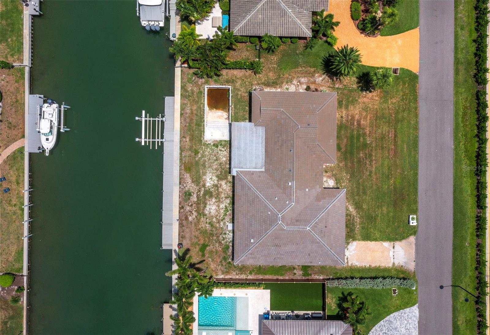 COUNTRY CLUB SHORES - Residential
