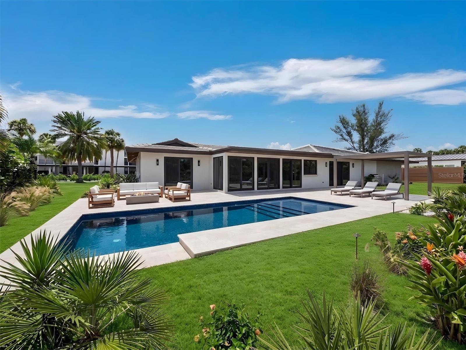 COUNTRY CLUB SHORES - Residential