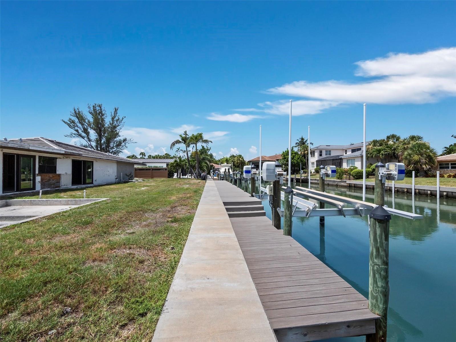COUNTRY CLUB SHORES - Residential