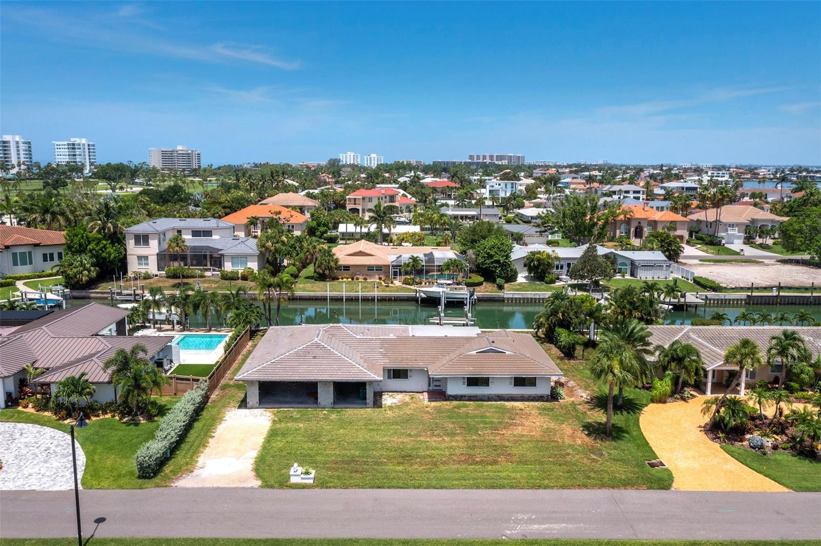 COUNTRY CLUB SHORES - Residential