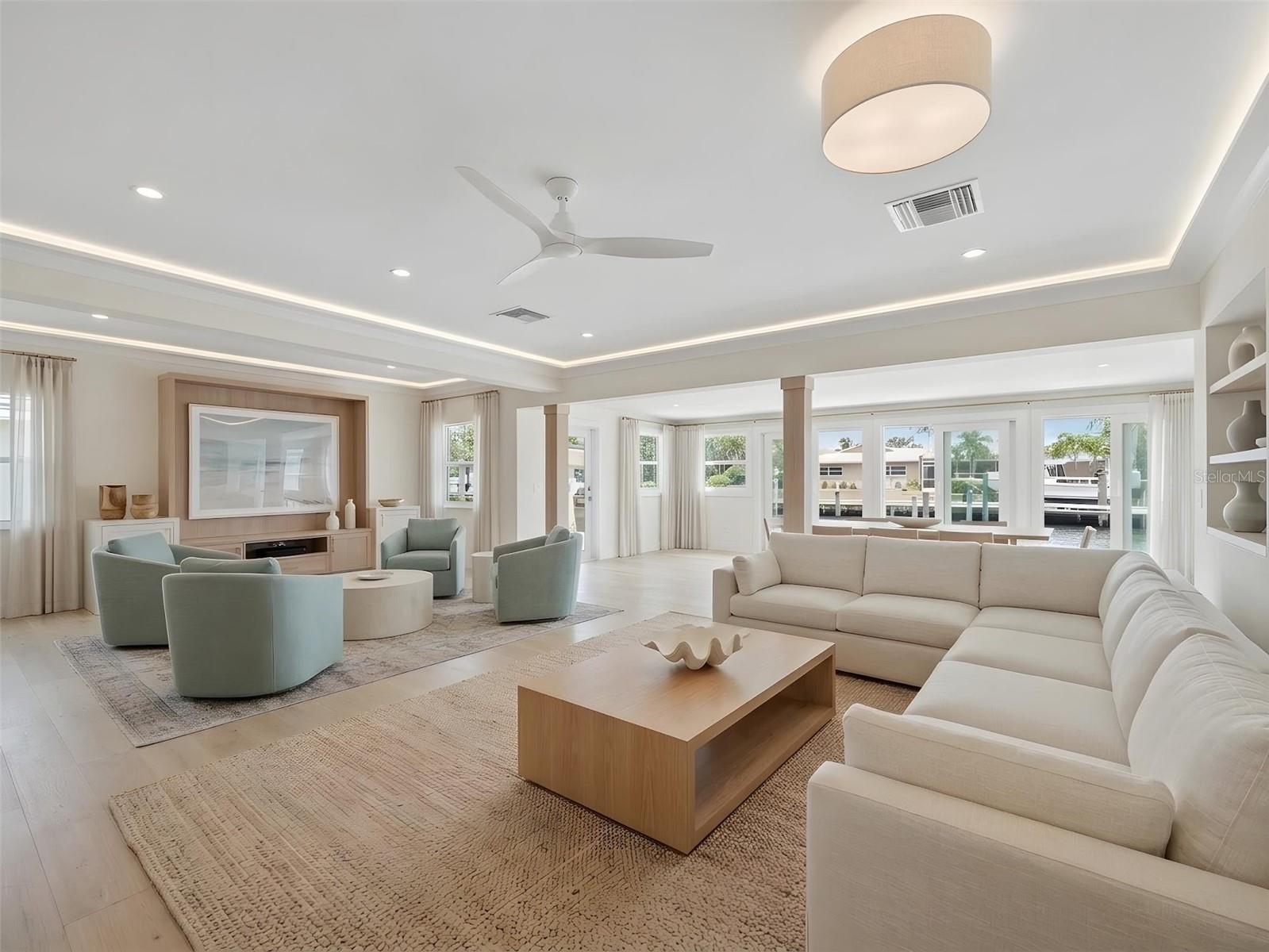 COUNTRY CLUB SHORES - Residential