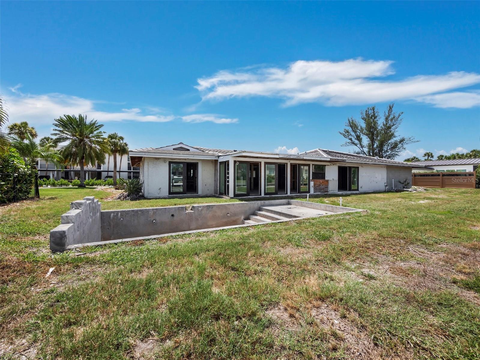 COUNTRY CLUB SHORES - Residential