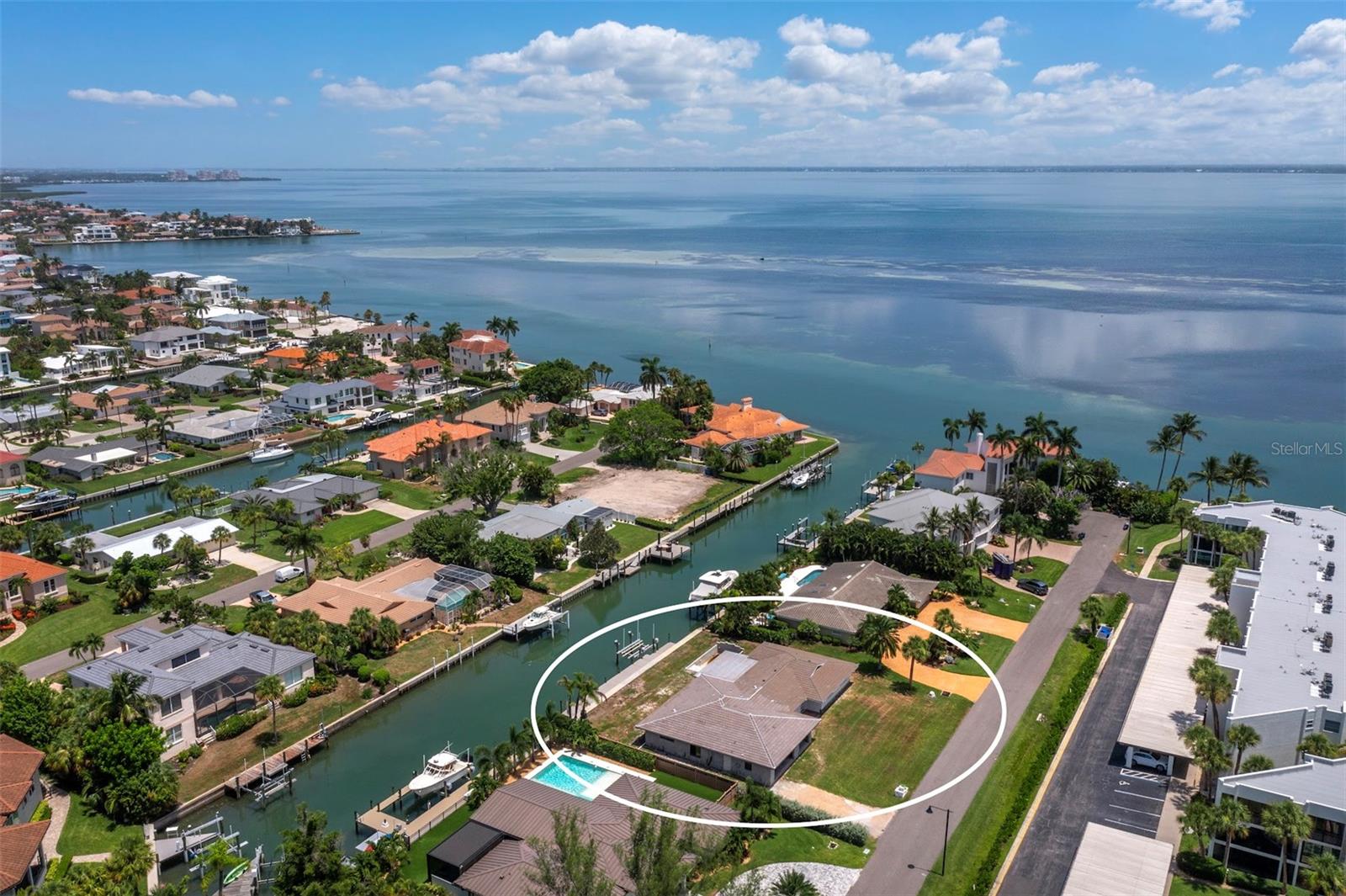 COUNTRY CLUB SHORES - Residential