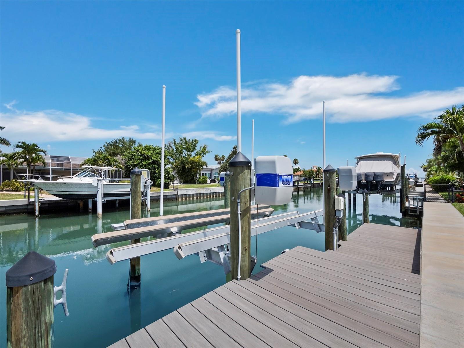COUNTRY CLUB SHORES - Residential
