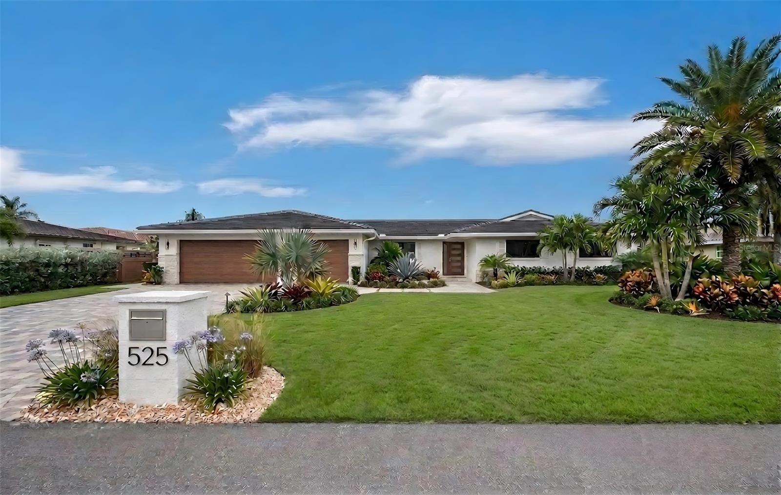 COUNTRY CLUB SHORES - Residential