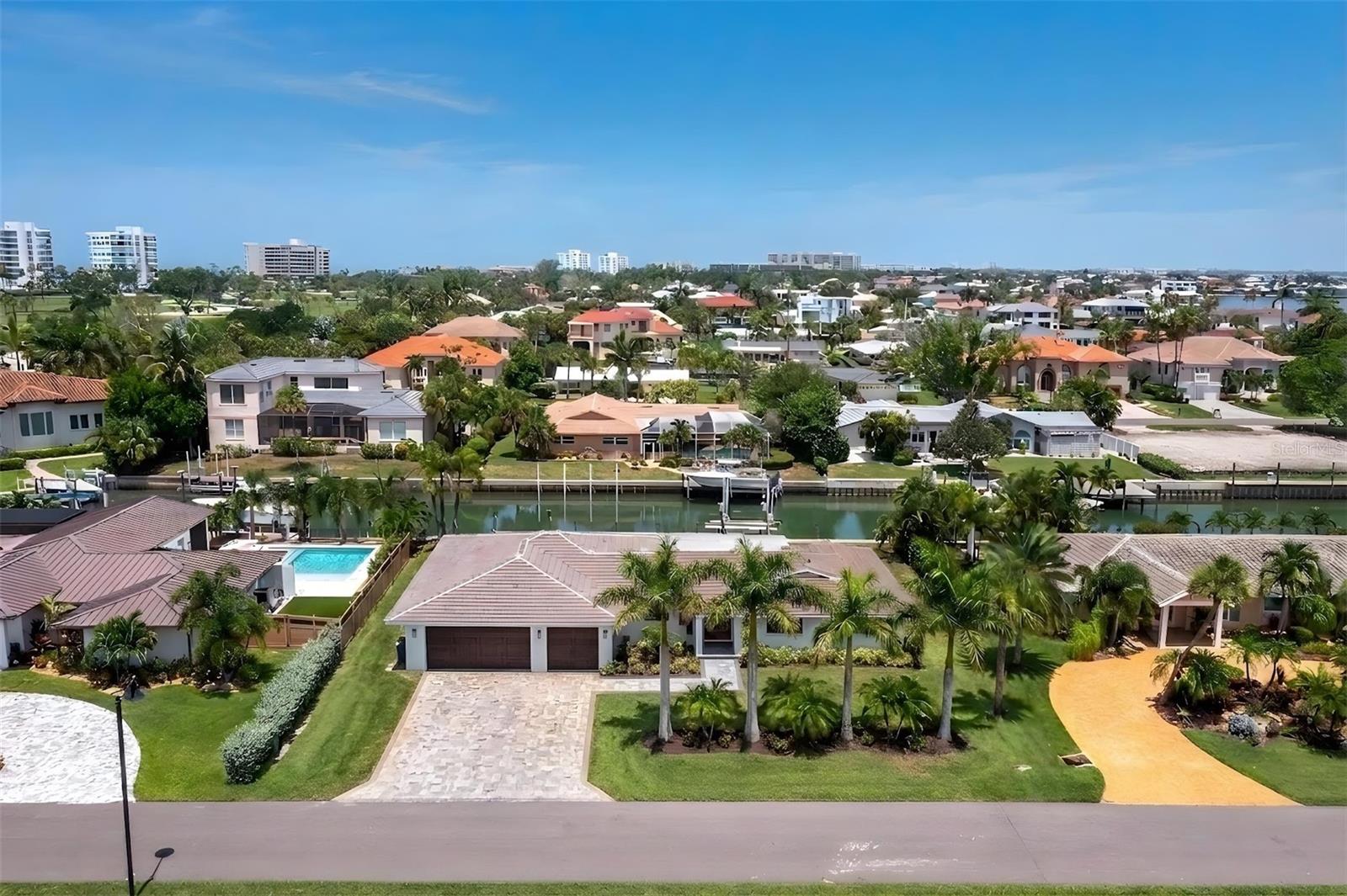 COUNTRY CLUB SHORES - Residential