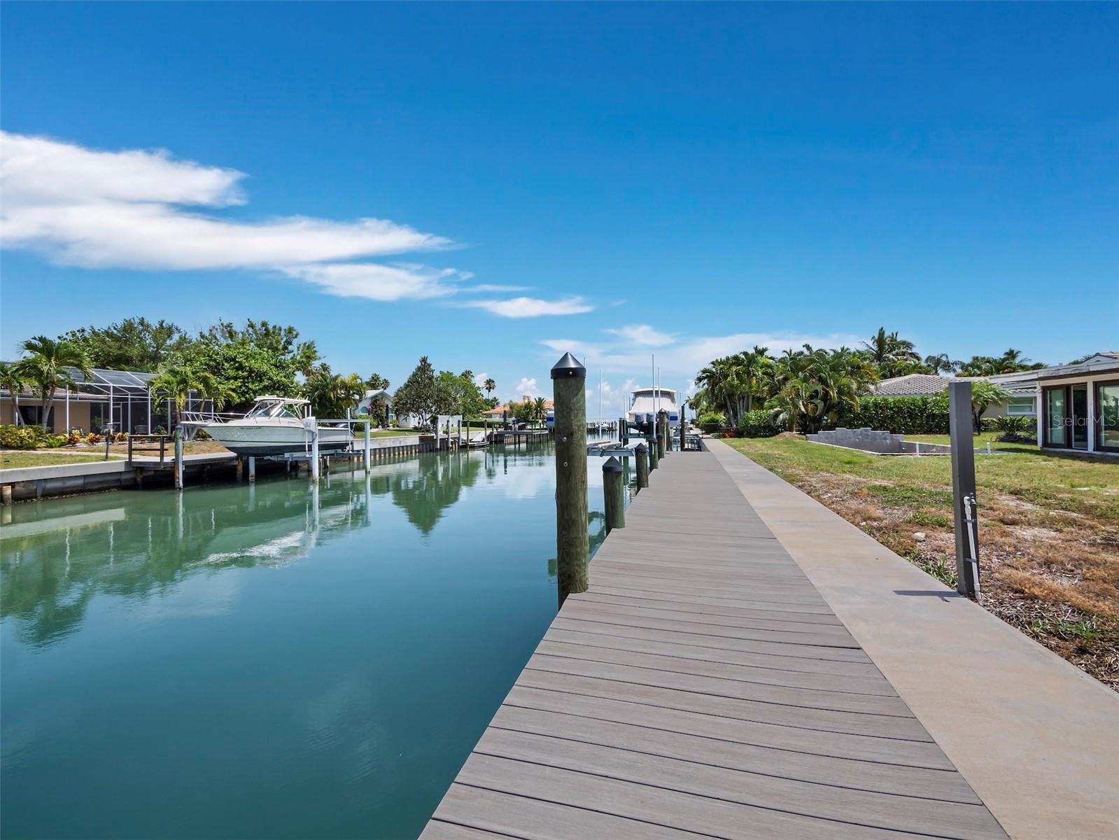 COUNTRY CLUB SHORES - Residential