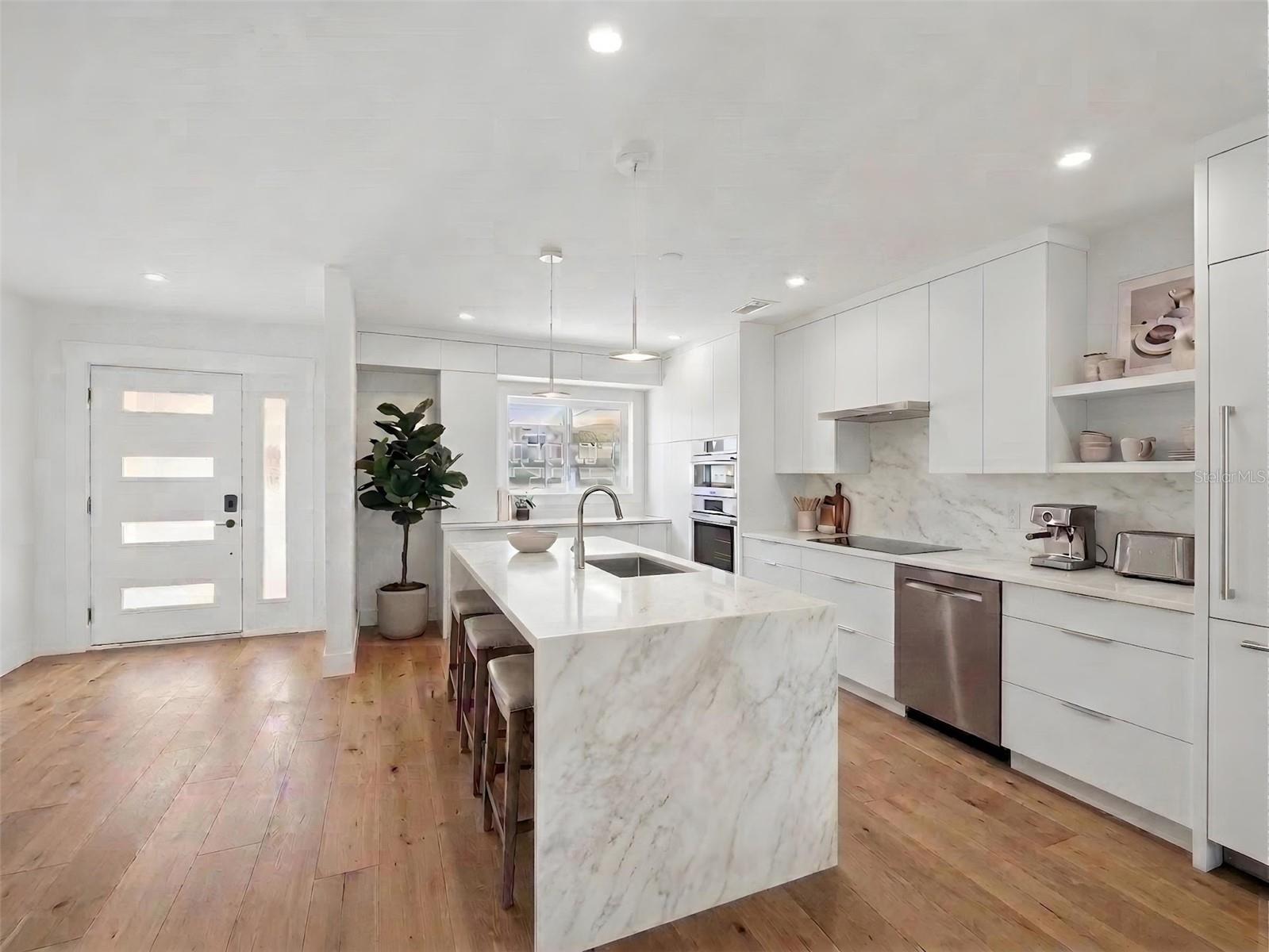 COUNTRY CLUB SHORES - Residential