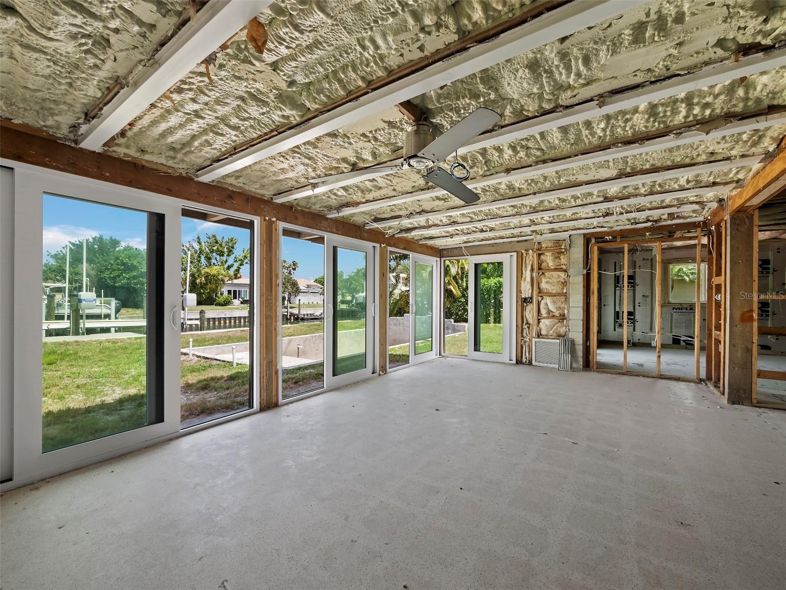 COUNTRY CLUB SHORES - Residential
