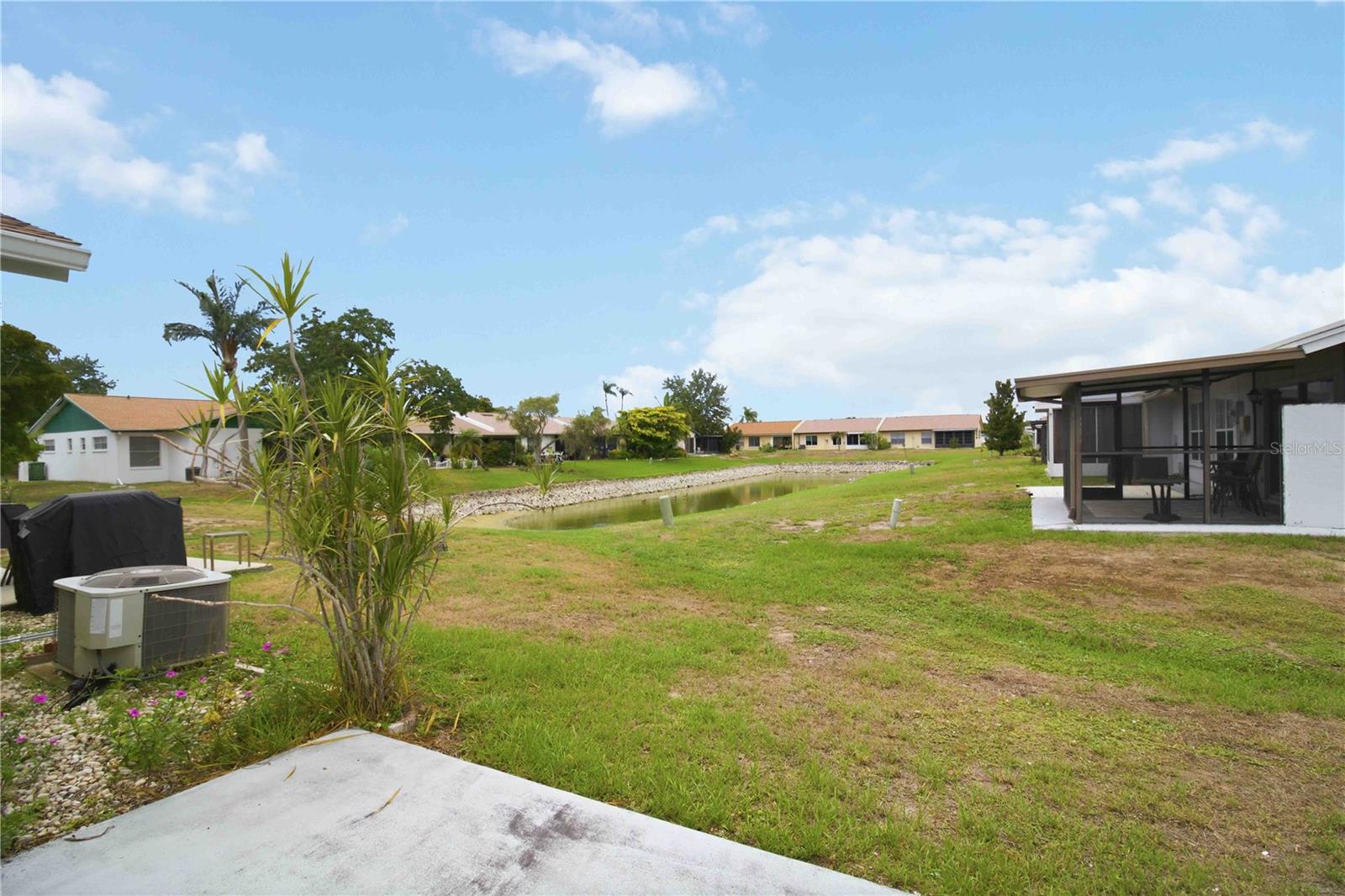 TOWNHOUSES OF LAKESIDE SOUTH - Residential
